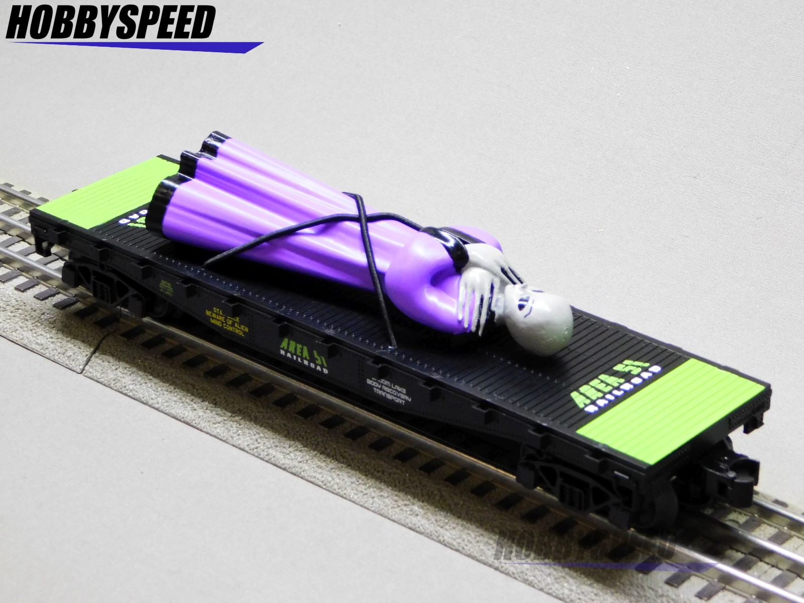 LIONEL AREA 51 TAKE ME TO YOUR LEADER ALIEN FLATCAR O GAUGE train 2528710 NEW
