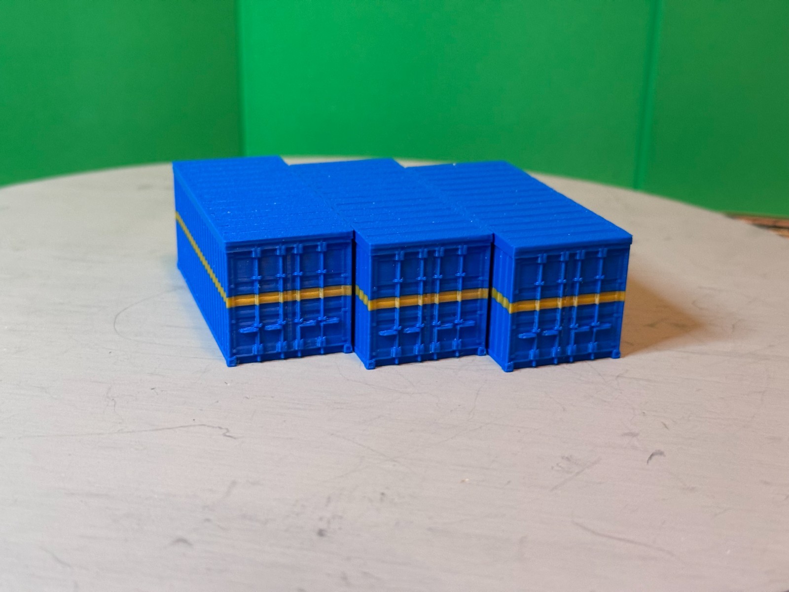 Cybertronic Hobby’s HO Scale GoldLine 20′ Containers – (3) Blue