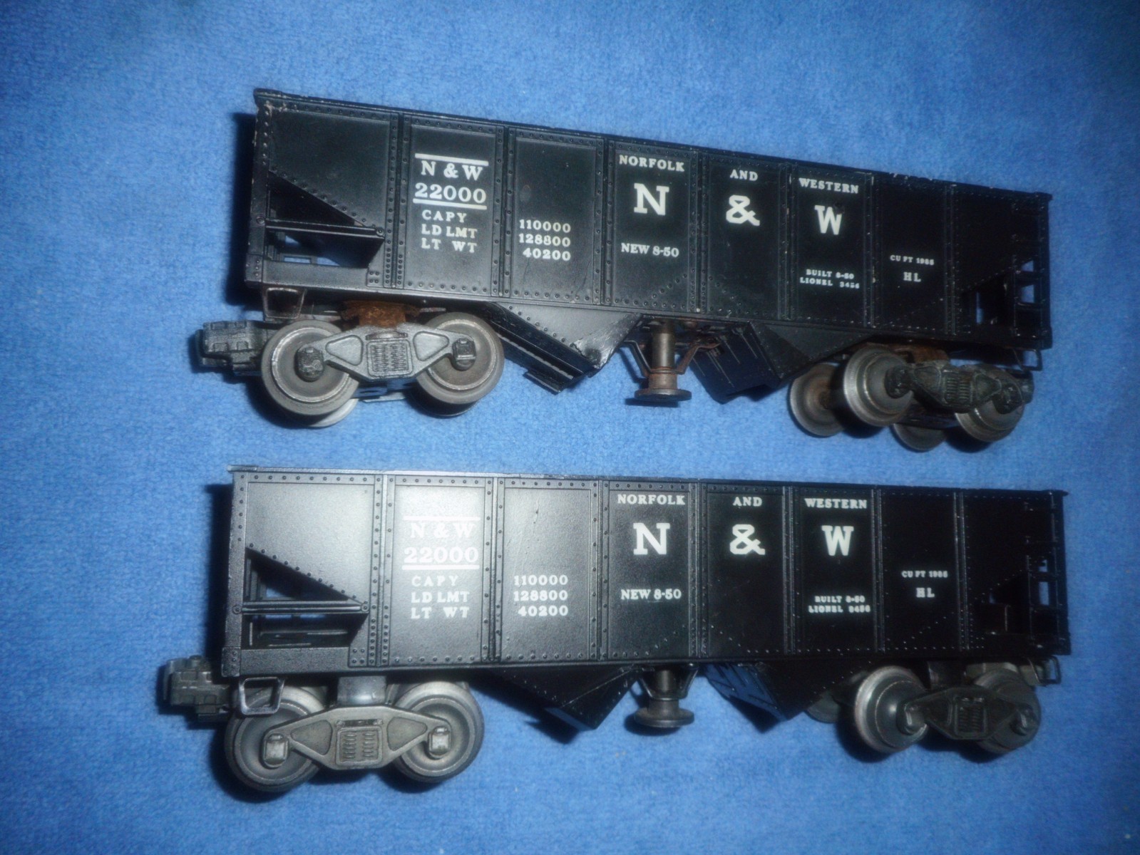 Lionel postwar 3456 N&W operating hopper coal cars (2) black working