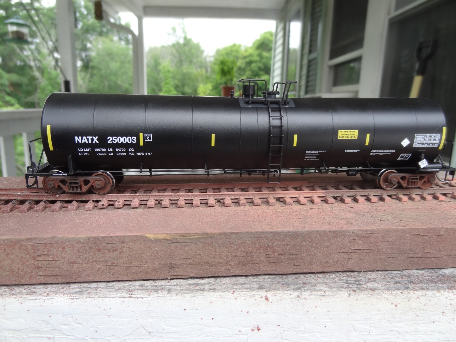Walthers Mainline ho scale Trinity 25k gal. tank car NATX 250003