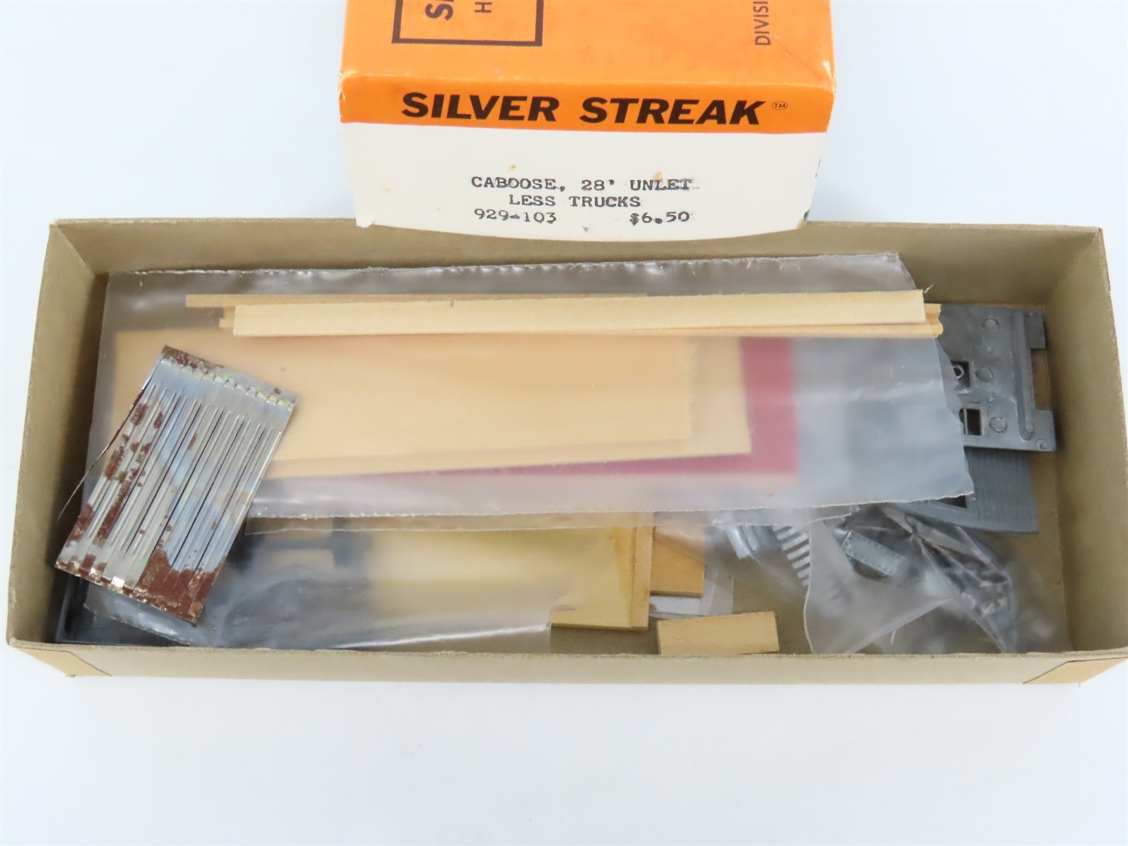 HO Scale Silver Streak Kit 929-103 Unlettered 28′ Caboose