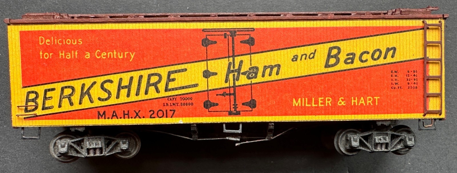 HO Scale Redball Kit 92 Berkshire Ham & Bacon-Built