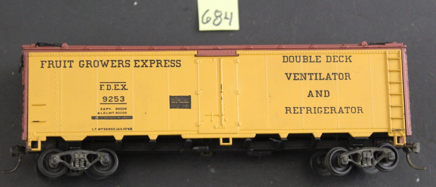 Athearn HO Scale Fruit Growers Express 9253 Double Deck Reefer (684)