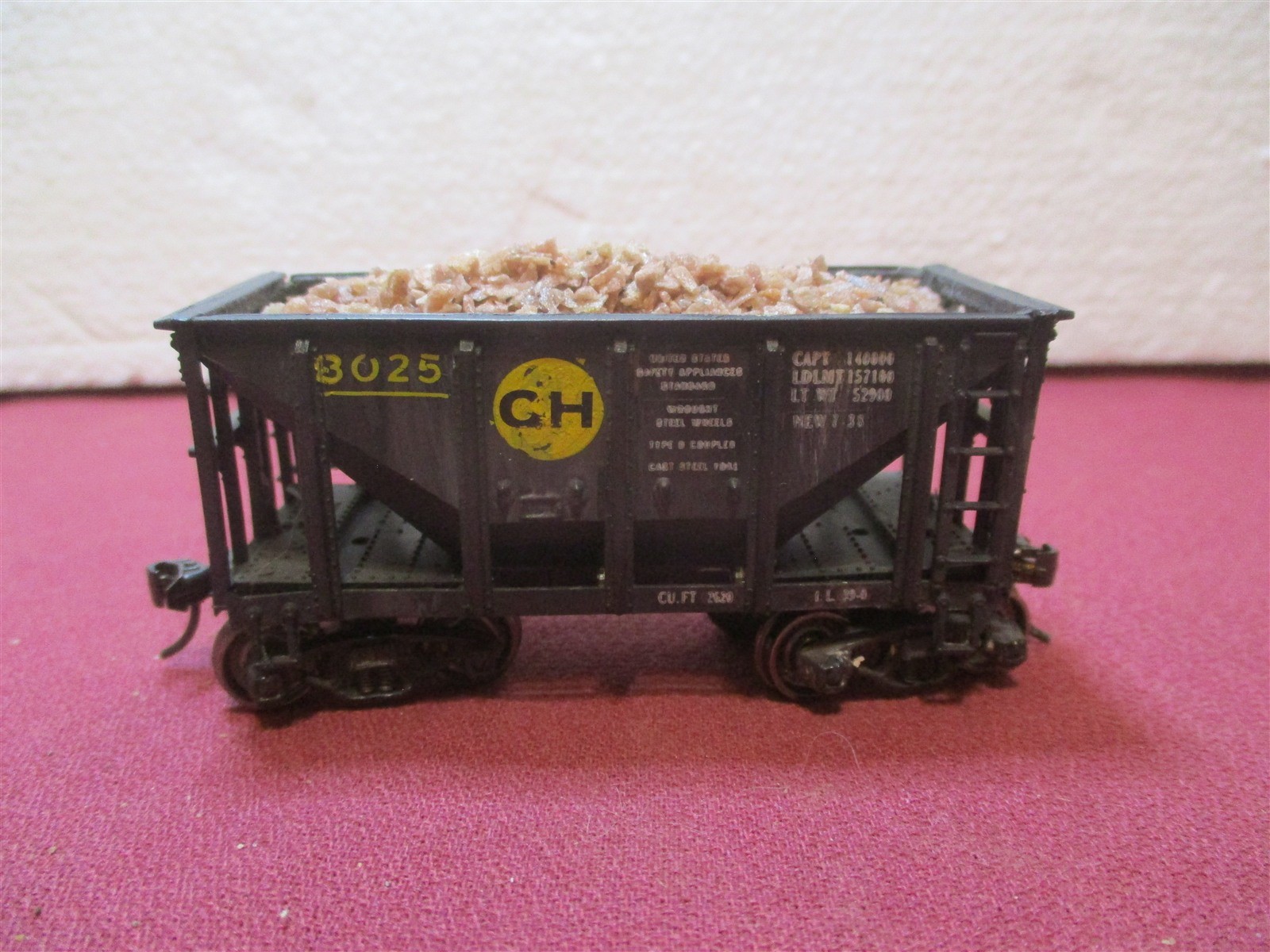 Roundhouse HO Cascade Hudson CHS 8025 Ore/Coal Train Car w/Rock Load Railroad