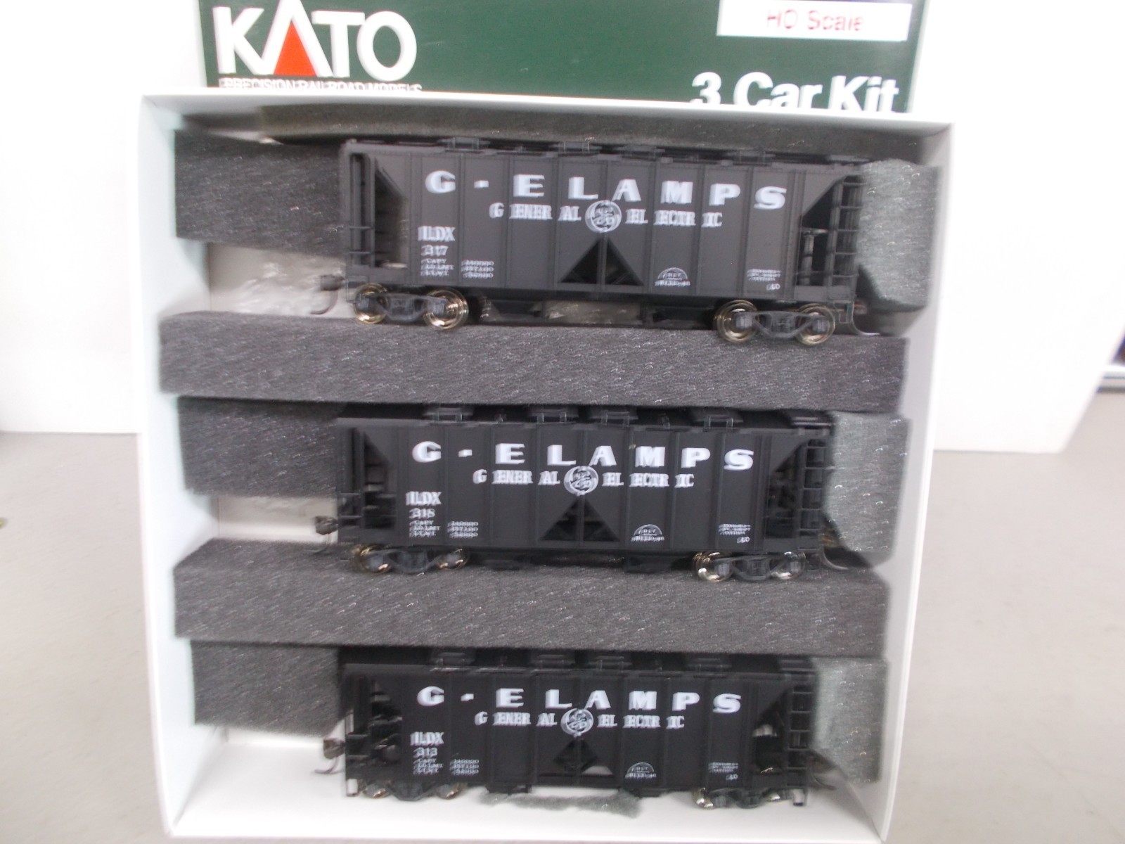KATO # 38-0202~G-E LAMPS 70 TON COVERED HOPPER ~ BUILT 3-CARS ~ HO SCALE ~LOT–S