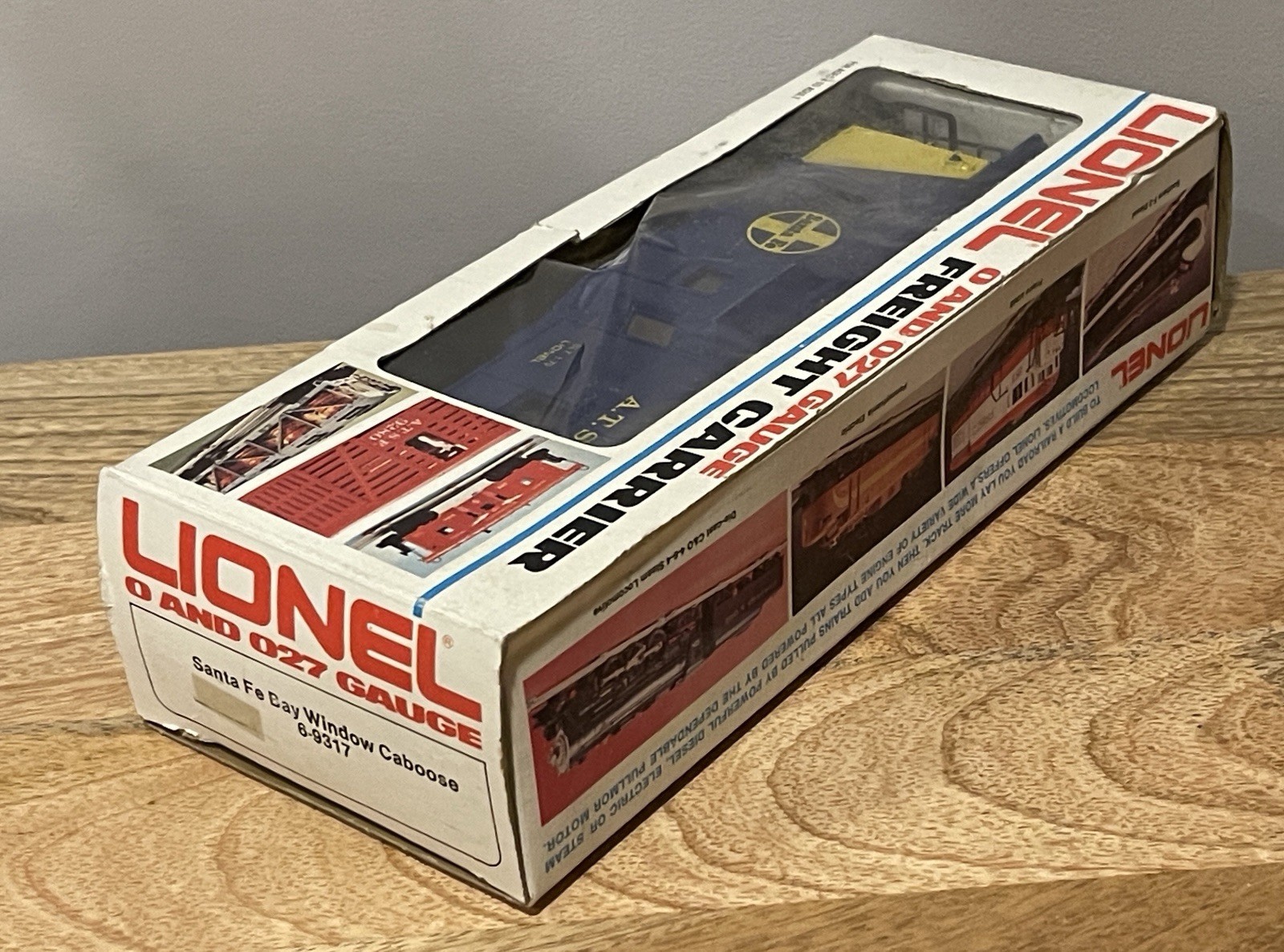 Lionel O & 027 Gauge A.T.S.F. Fright Carrier Caboose 6-9323.