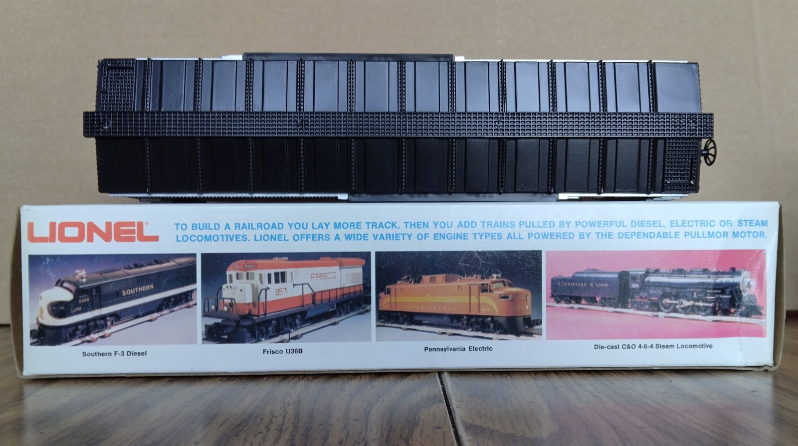 LIONEL O/O27 – MPC – CANADIAN PACIFIC – BOX CAR – No. 9442 – SILVER – w/BOX