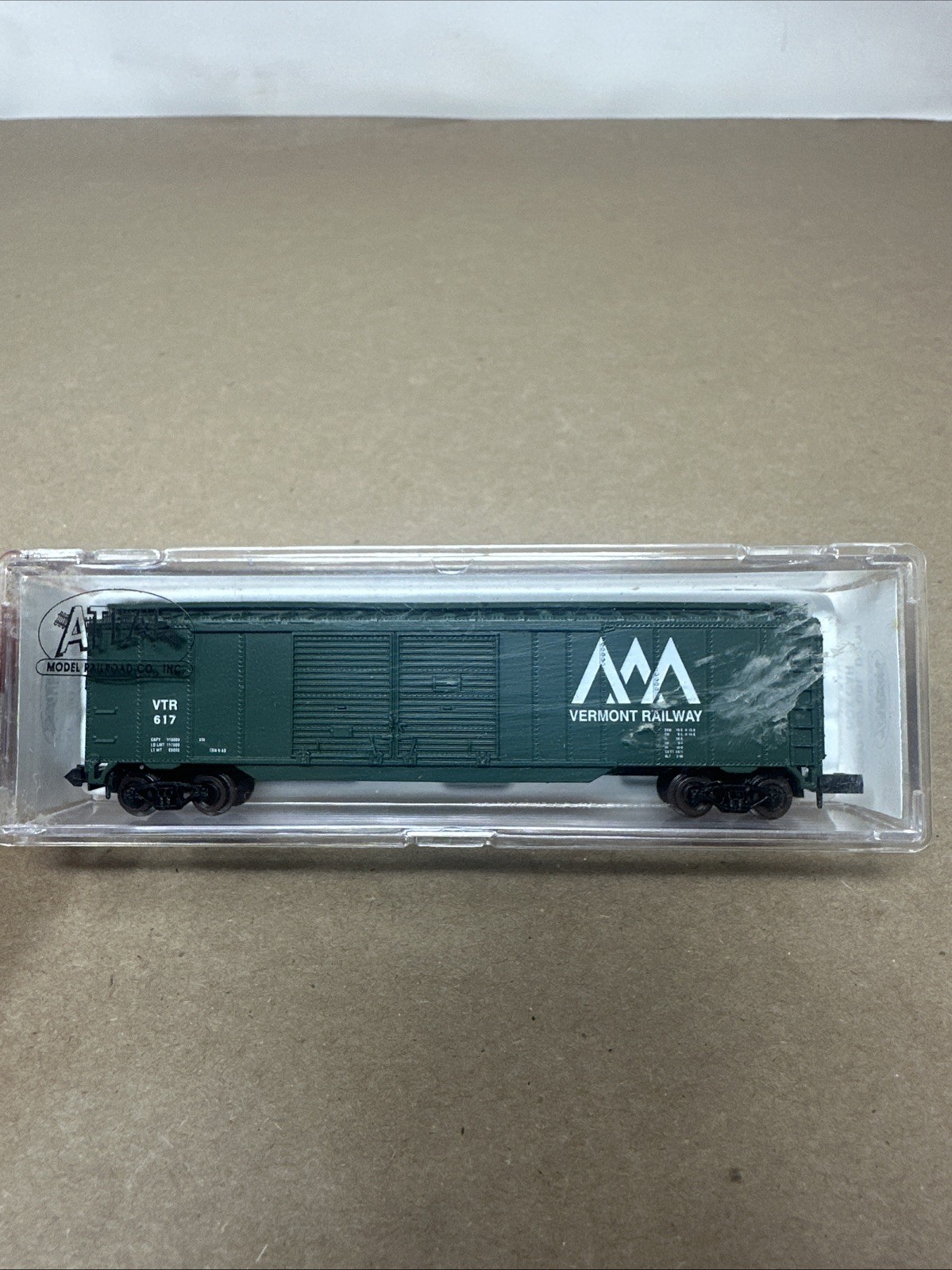 Atlas 3630 50′ Double Door Box Car Vermont Railway #617 N-Scale
