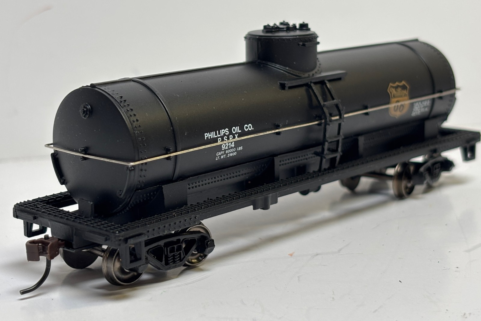 Bachmann HO Phillips 66 40′ Single Dome Tank Car #9214. 17840. Excellent!