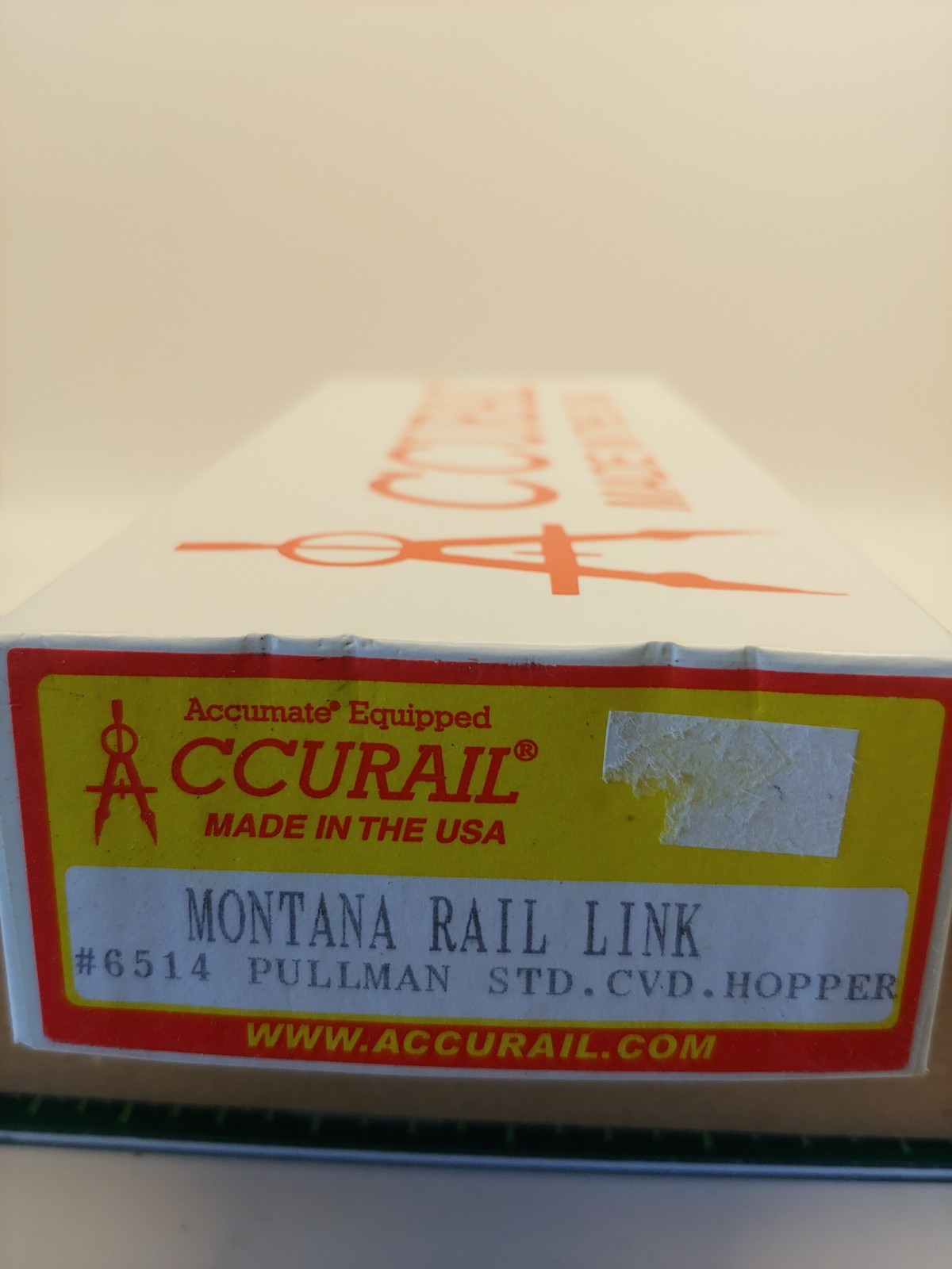 Accurail 6514 HO Montana Rail Link Pullman Standard 3Bay Covered Hopper Kit