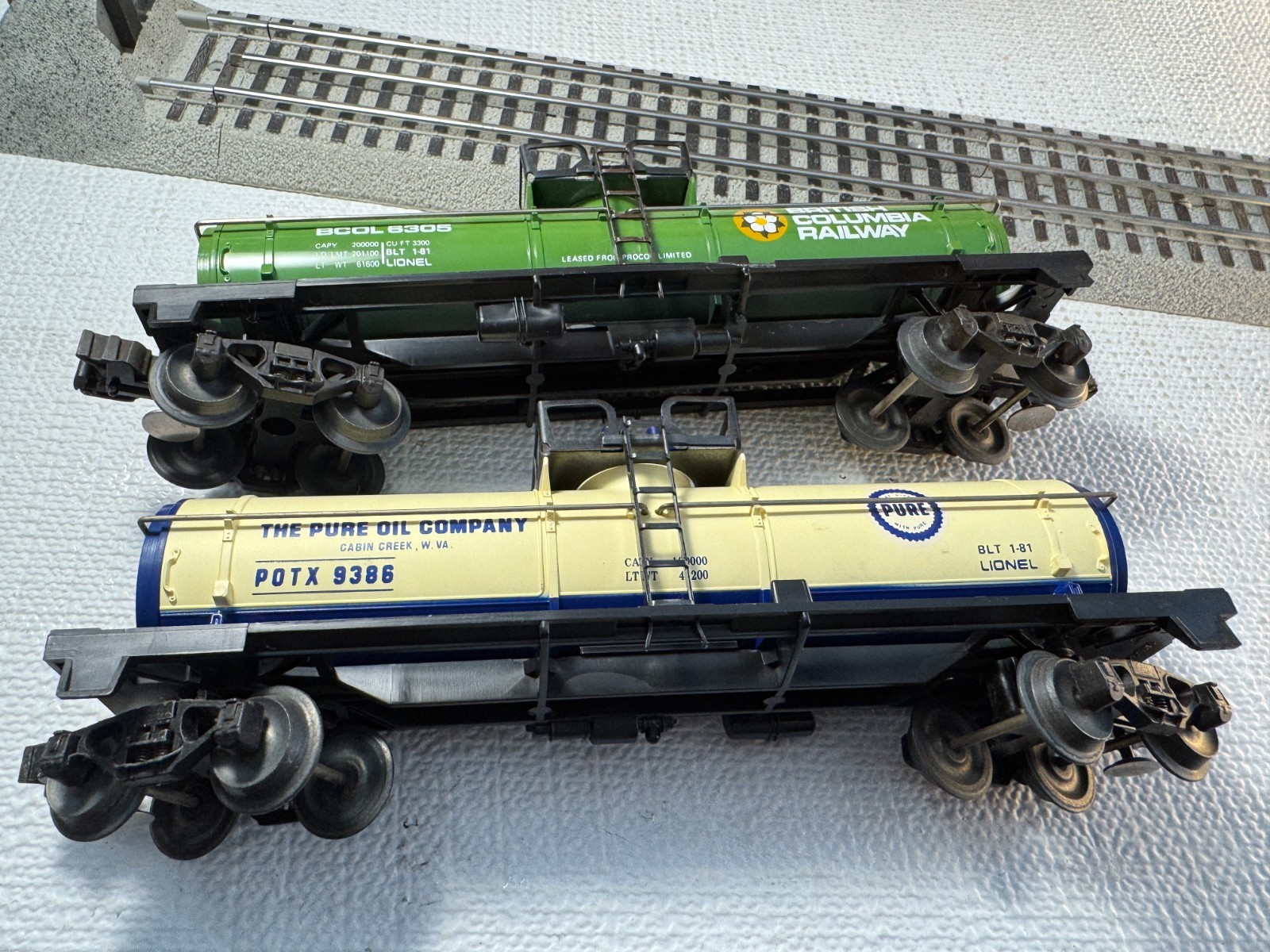 🚂 LIONEL-BRITISH COLUMBIA & PURE OIL SINGLE DOME TANK CARS⚡ L2026