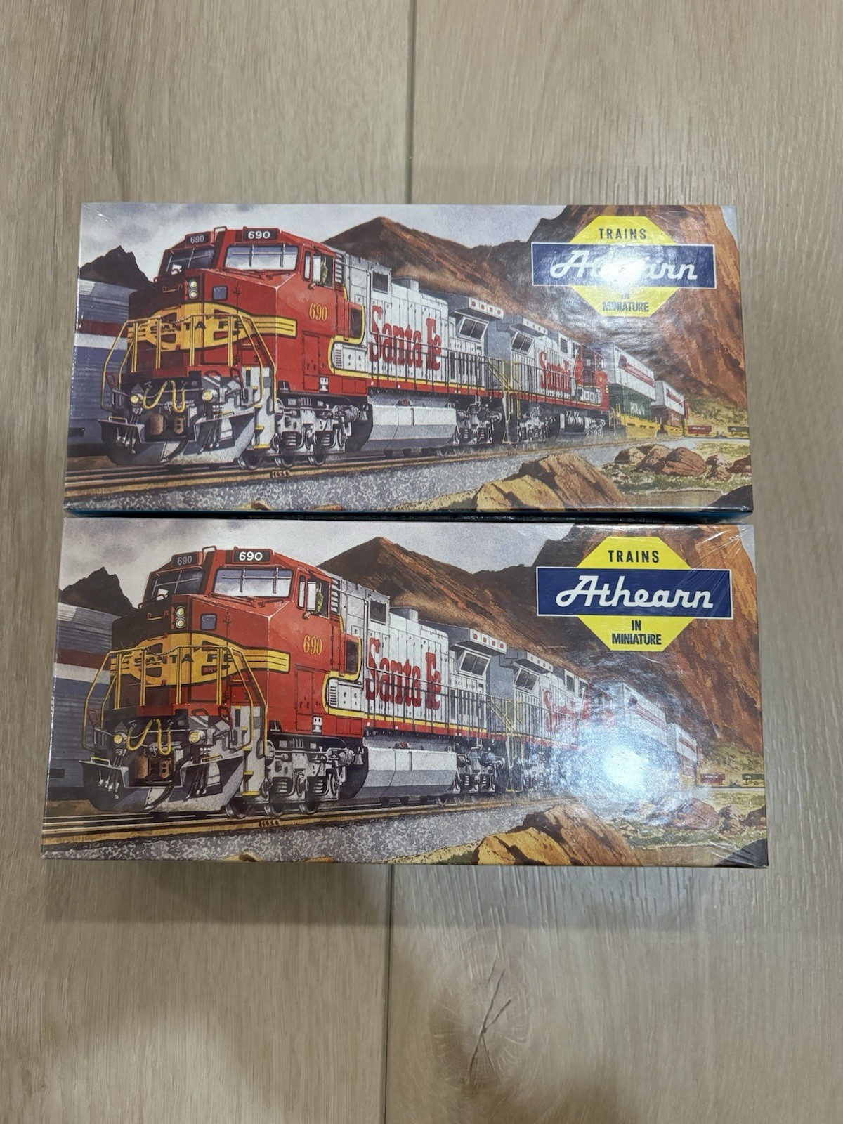 LOT 2! WRAPPED HO Pacific Fruit Express (P.F.E.) 40-foot refrigerated boxcar NEW