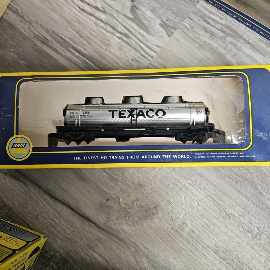Mixed Lot of Six Vintage HO Scale Train Cars, Locamotive Track And Transformer