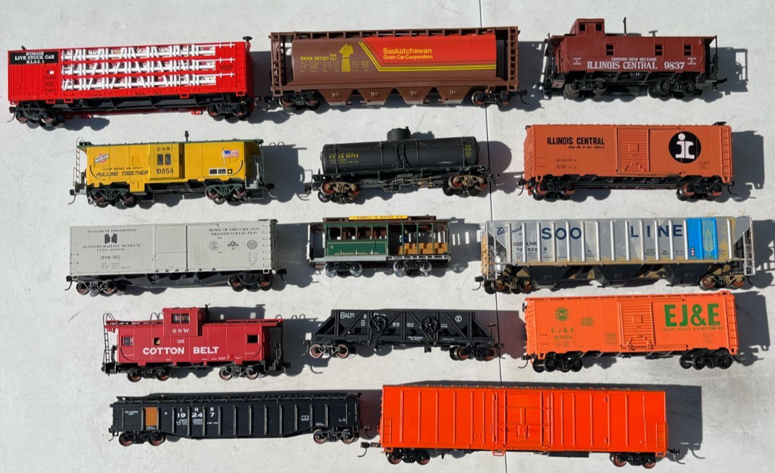 HO SCALE TRAIN FREIGHT CARS – KNUCKLE COUPLERS & METAL WHEELS -LOT OF 14 VARIOUS