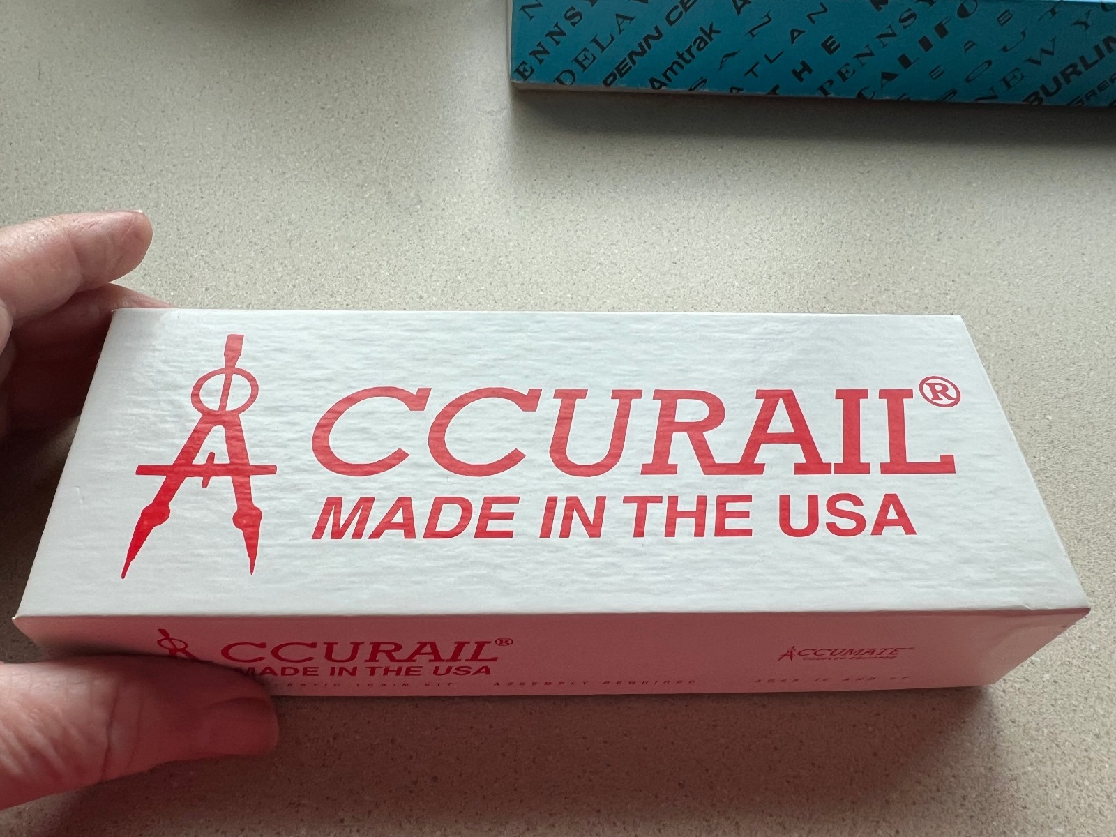 HO Scale Accurail Kit 7204 Rock Island 40′ Wood Doors Metal Ends Box Car – NOS