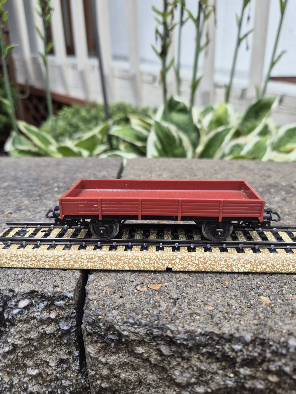 MARKLIN HO Scale West Germany 4-Wheel Tuscan Red LOW-SIDE GONDOLA with Bumpers