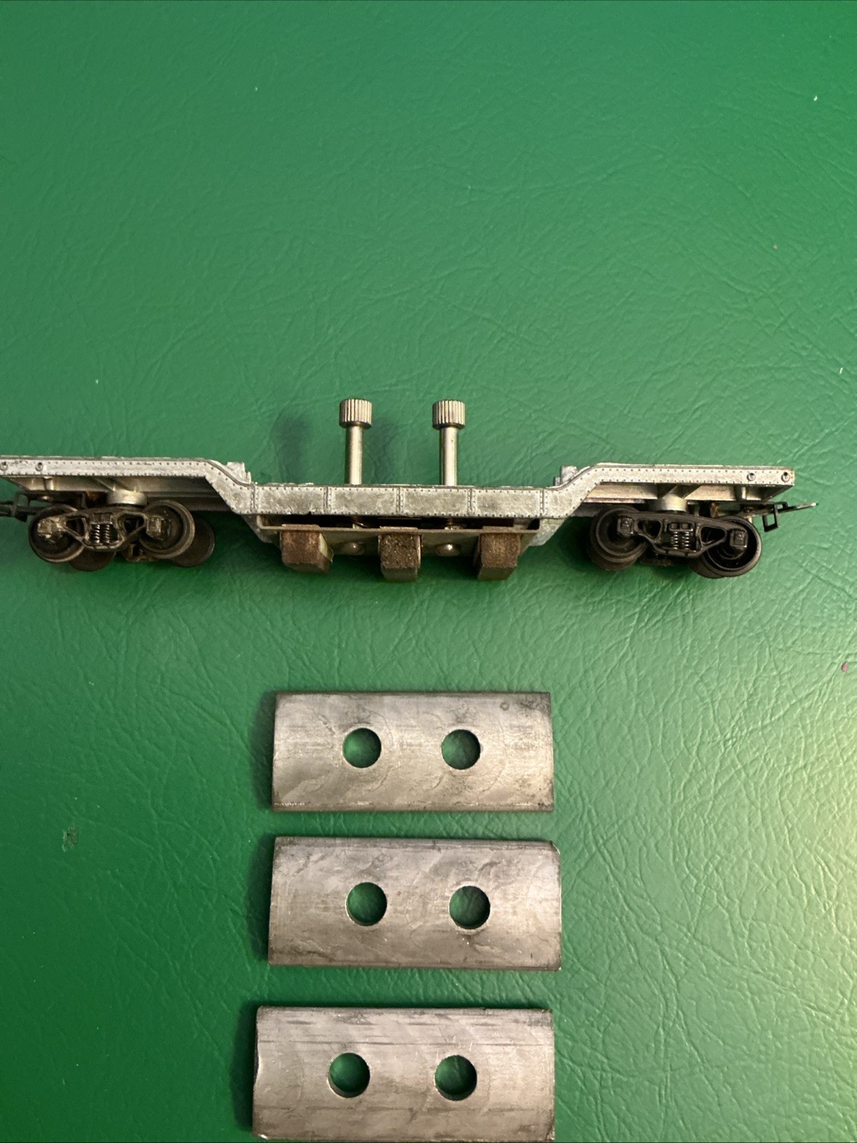 Vintage Diecast HO Depressed Flat Car Track Cleaner With 3 Weights Adjustable