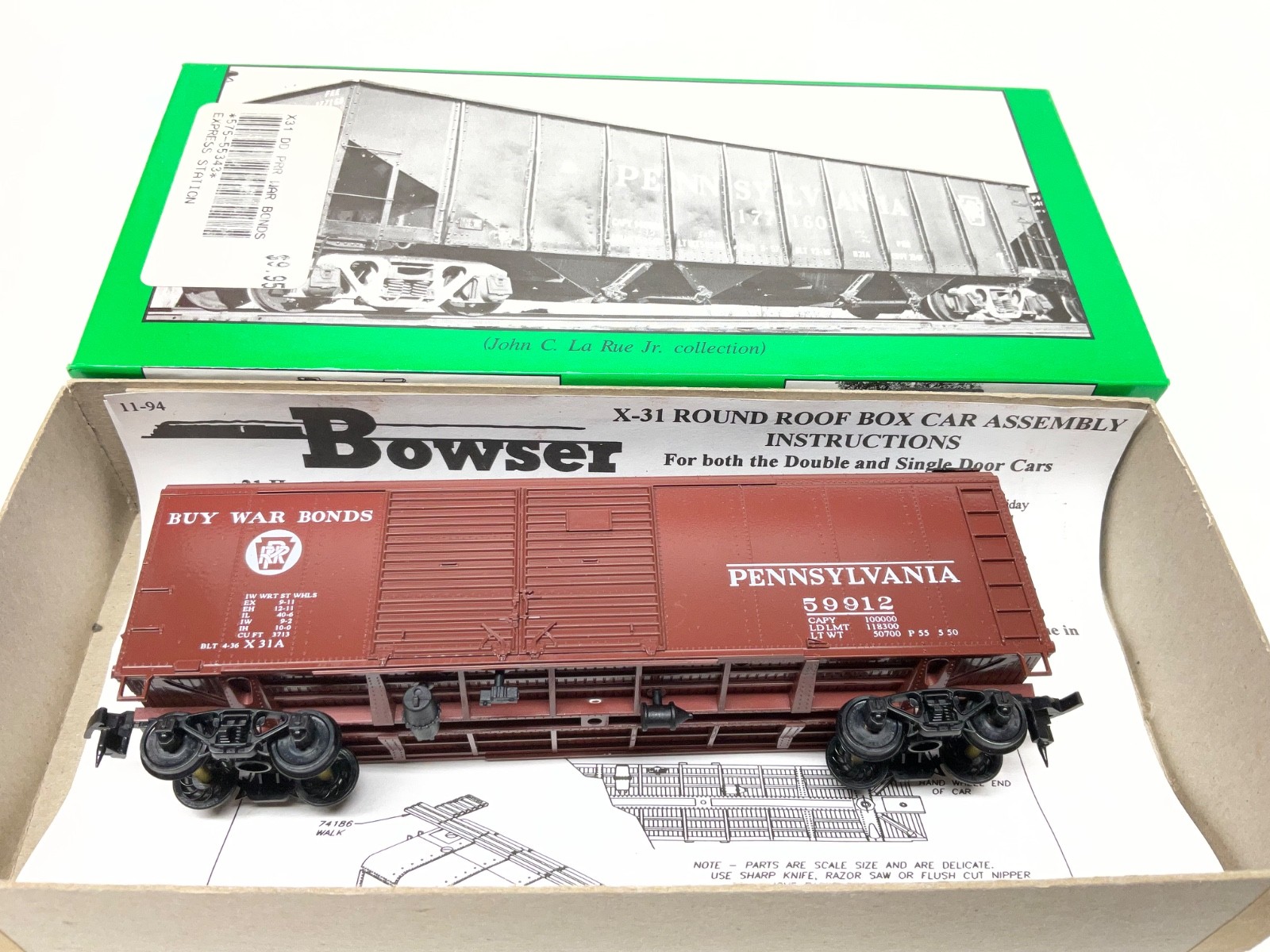 Bowser HO. X-31a 40″ Round Roof Boxcar PRR Circle Keystone Buy War Bonds 55343