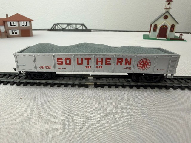 Vintage HO Scale AHM Open Gondola Southern Railway 1246 w/ Coal Load – (GON001)