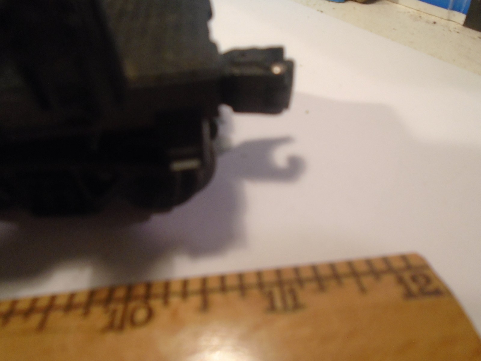 LIONEL 6828 BLACK PLASTIC FLAT CAR WITH REMCO STEEL STAKE BODY TRUCK 5-117-5