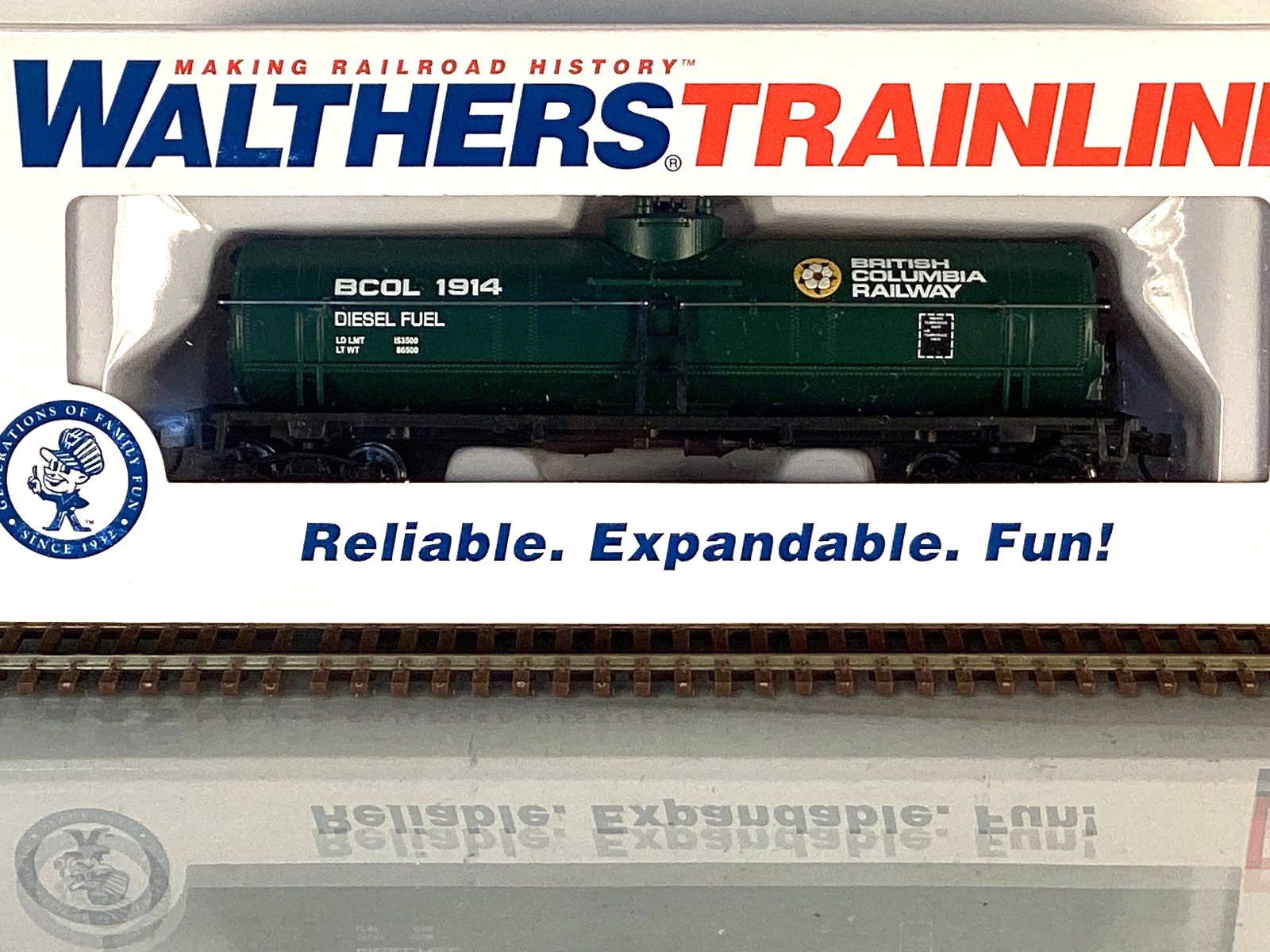 Walthers Trainline HO Scale BCOL British Columbia Railway Tank Car