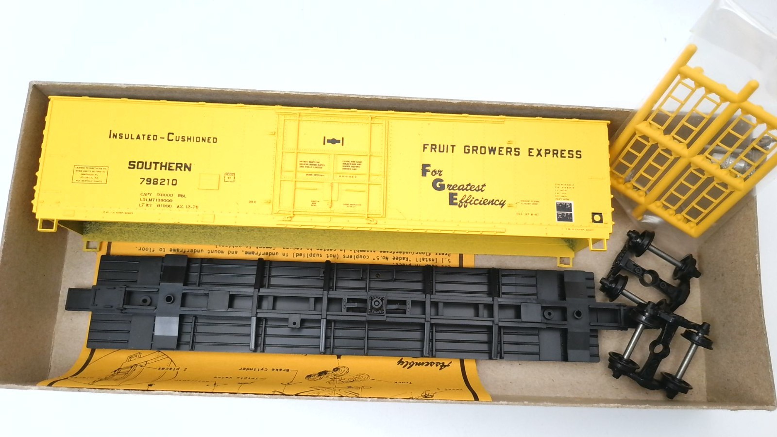 HO Details West BC-701 Southern Fruit Growers Express 50′ Insulated Box Car Kit