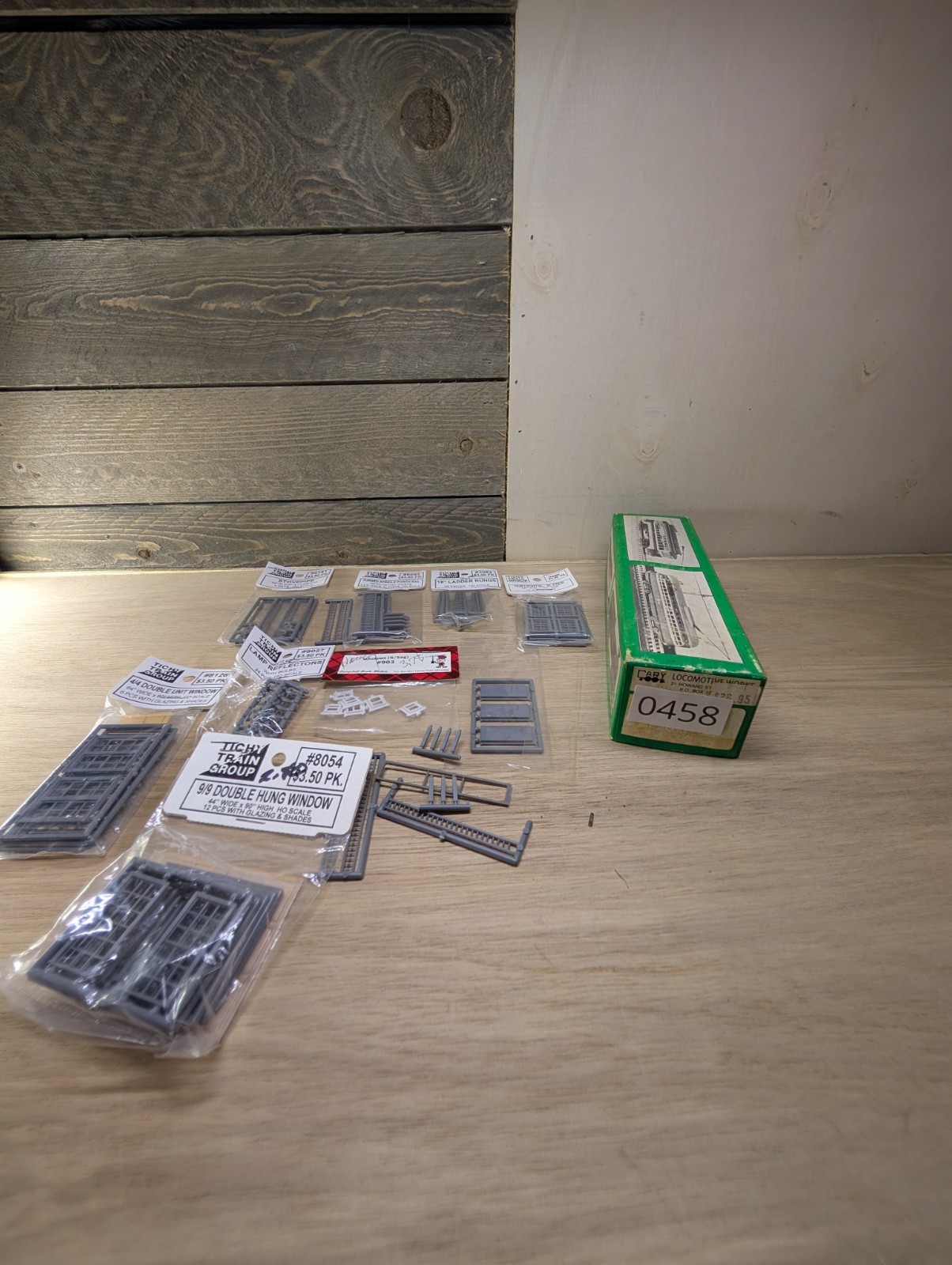 HO Scale Tichy Train Various Stuff – 0458