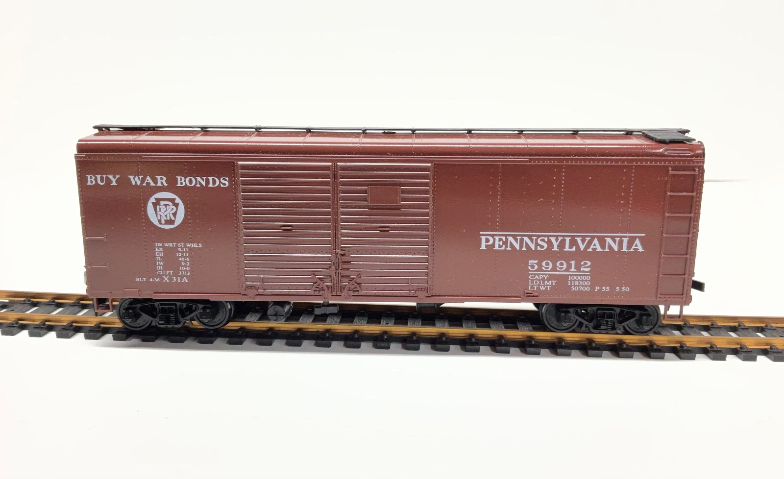 Bowser HO. X-31a 40″ Round Roof Boxcar PRR Circle Keystone Buy War Bonds 55343