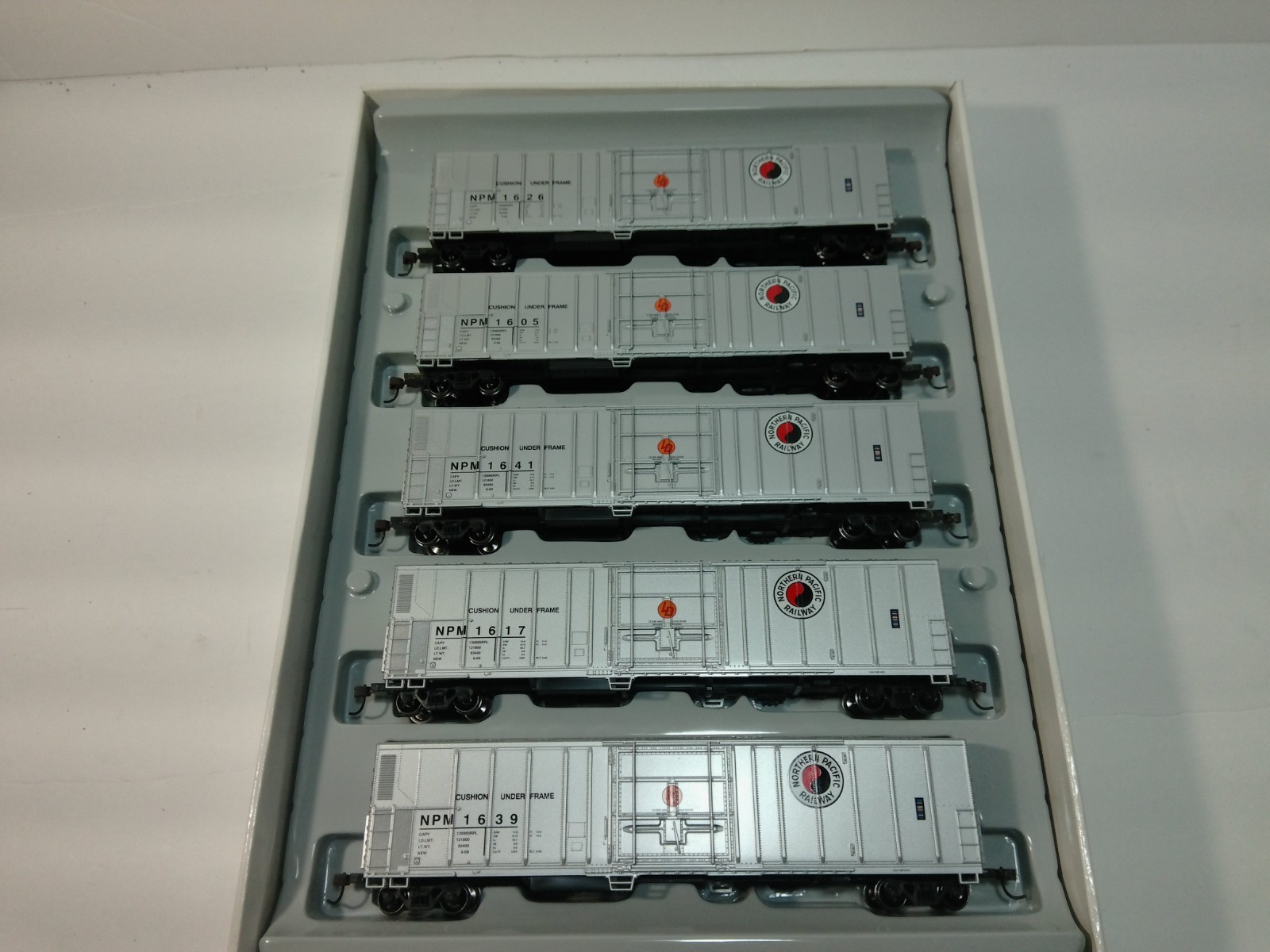 Athearn 92344 HO Scale 57′ Mechanical Reefer Northern Pacific 5 Pack