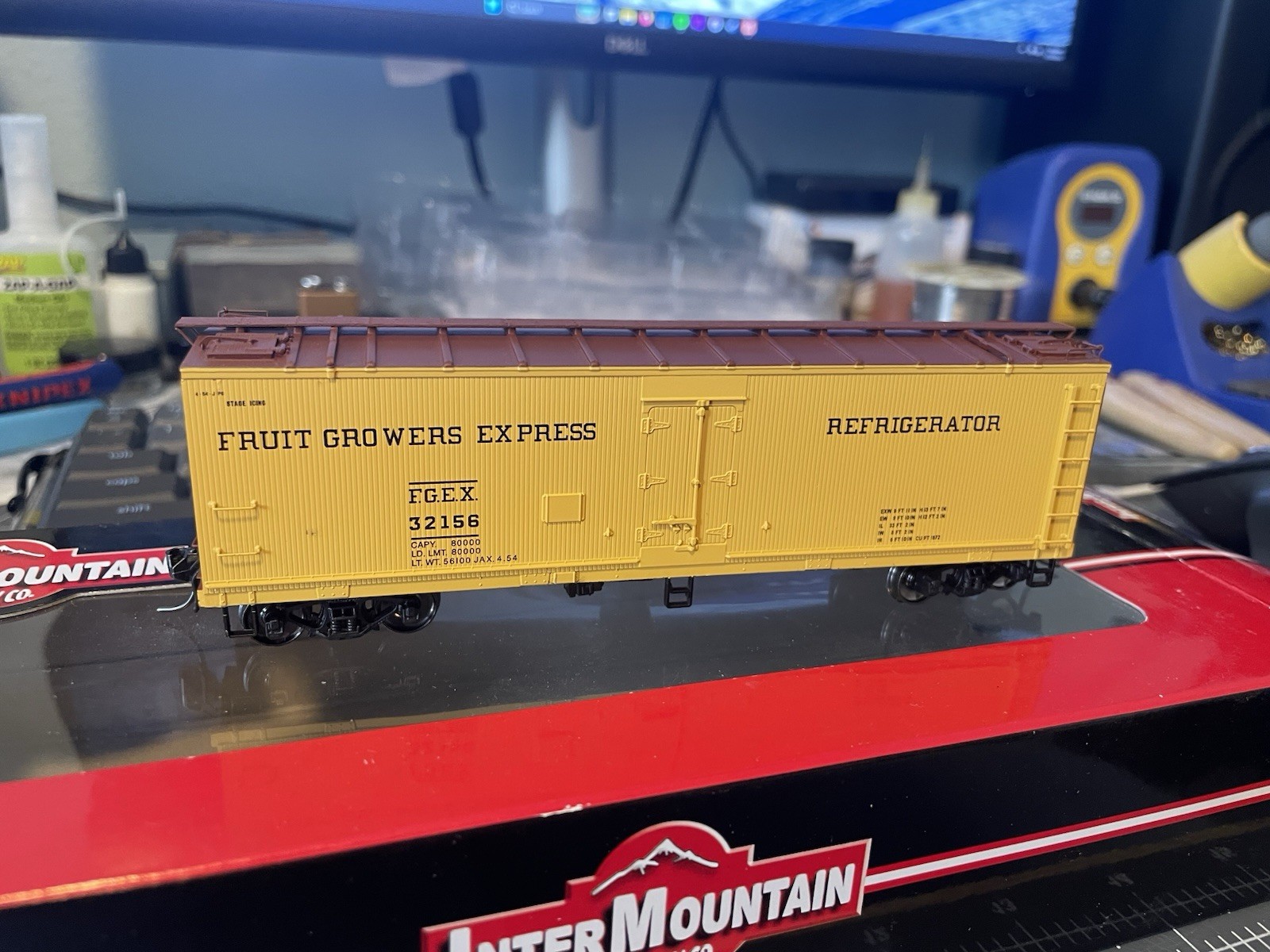 Intermountain HO Scale Fruit Growers Express Wood Reefer #32156