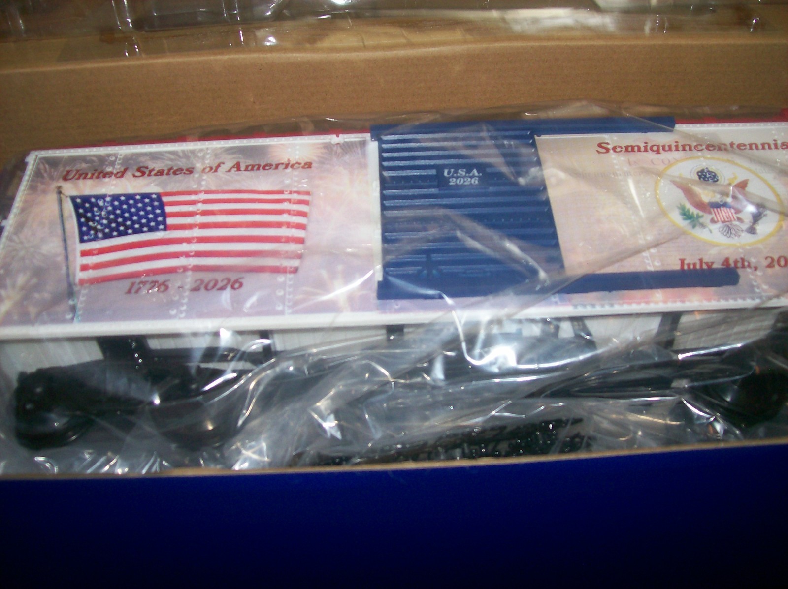 USA Trains R19164 G 4th of July Patriotic Boxcar Set – 2 Pack (Pack of 2)