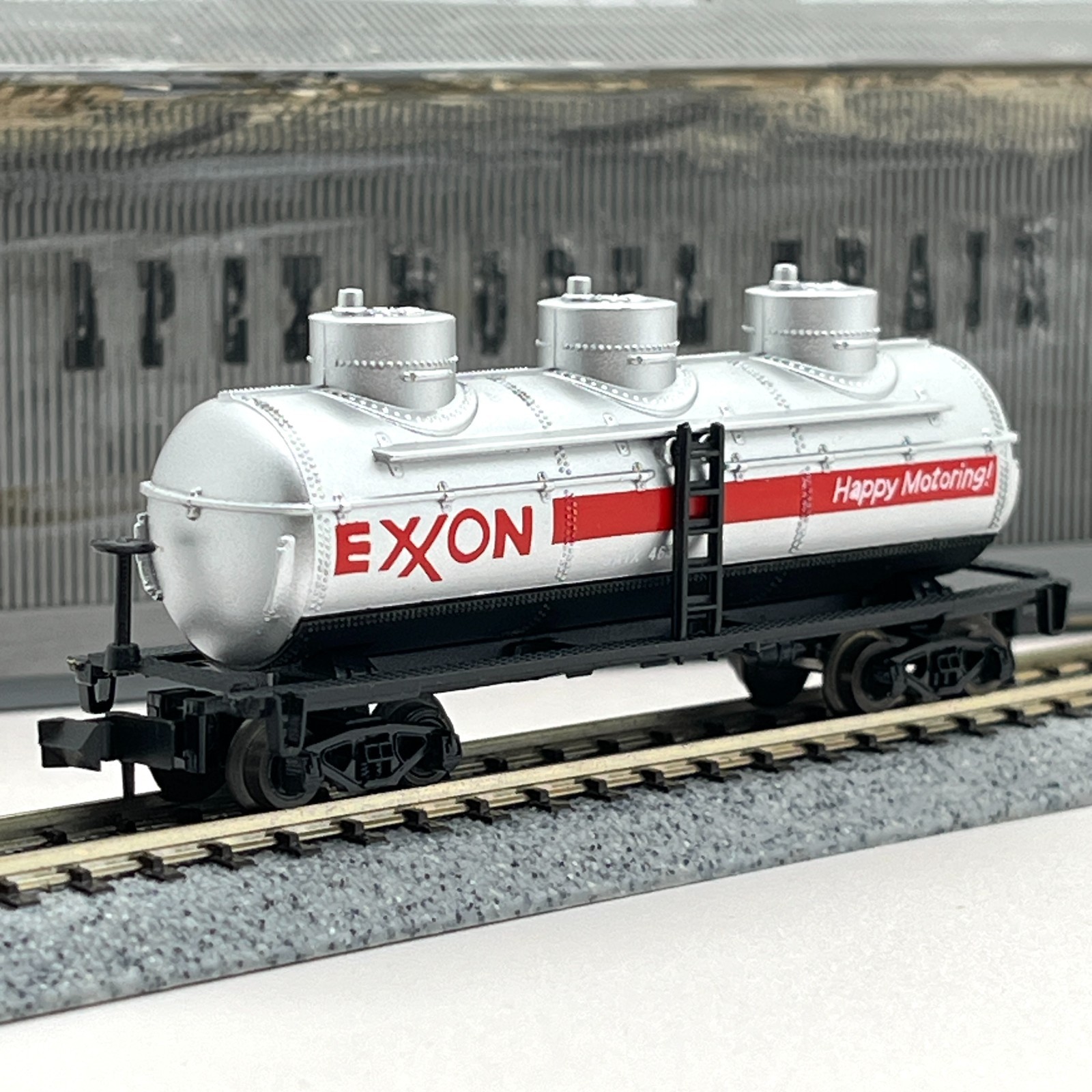 Model Power N Scale 3411 Exxon 3 Dome Chemical Tank Car GATX 46312