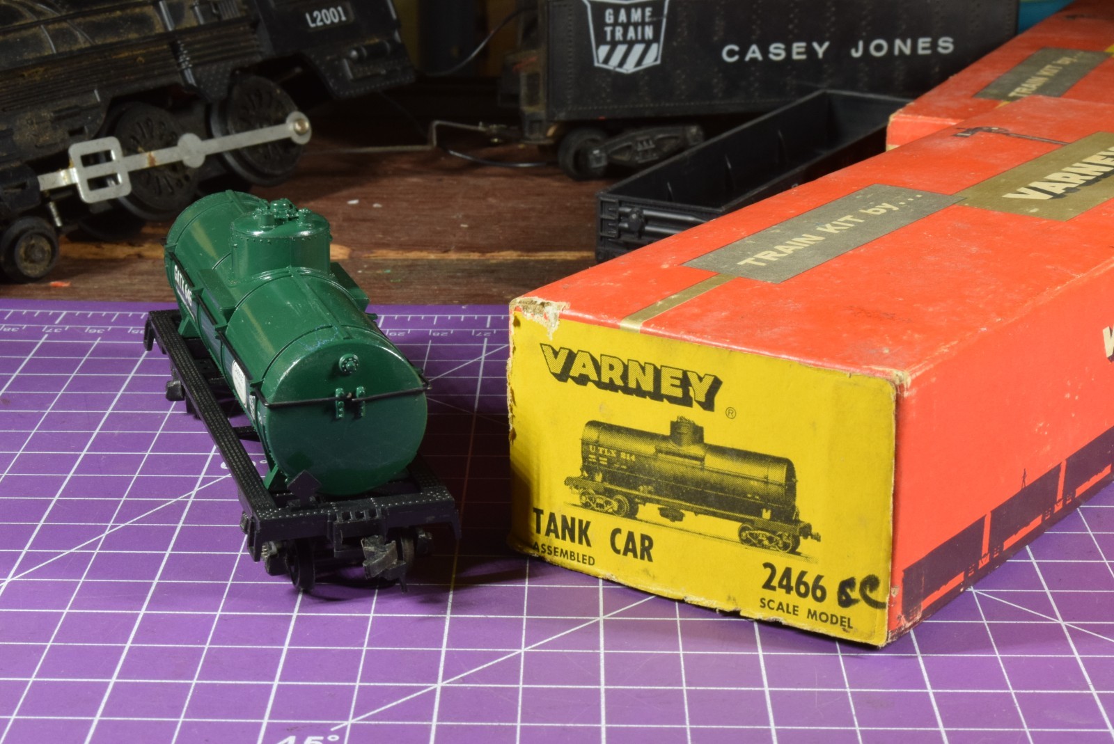 orig box Varney Tank Car 2466 GATX 648, active spring die cast trucks