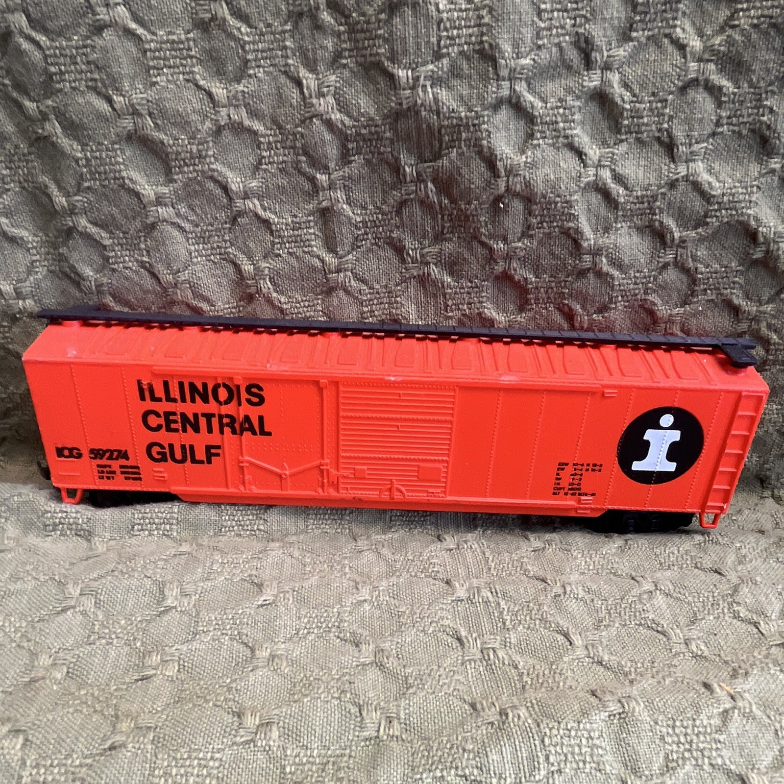 HO Scale Illinois Central Gulf Red/Black Box Car Analog Ready to Go MPN 5974
