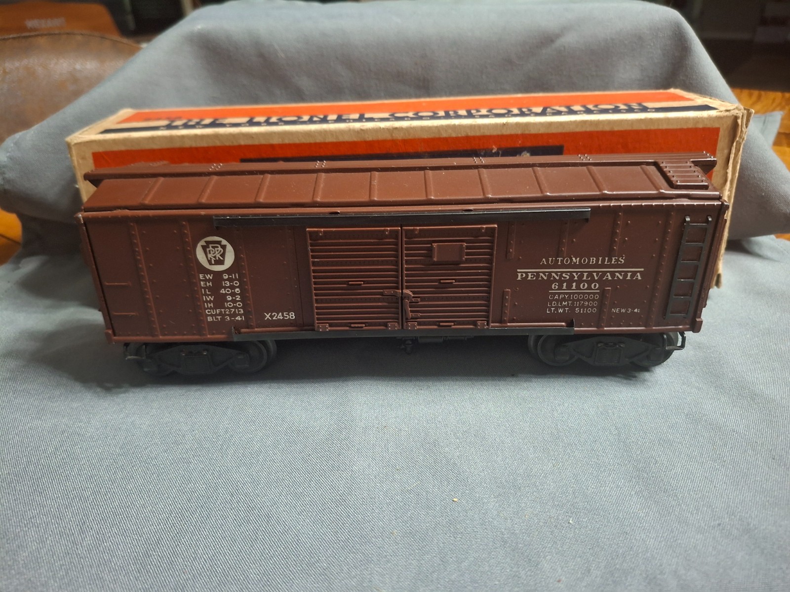 Lionel 2458 AUTOMOBILE CAR IN C8 condition. Original Box