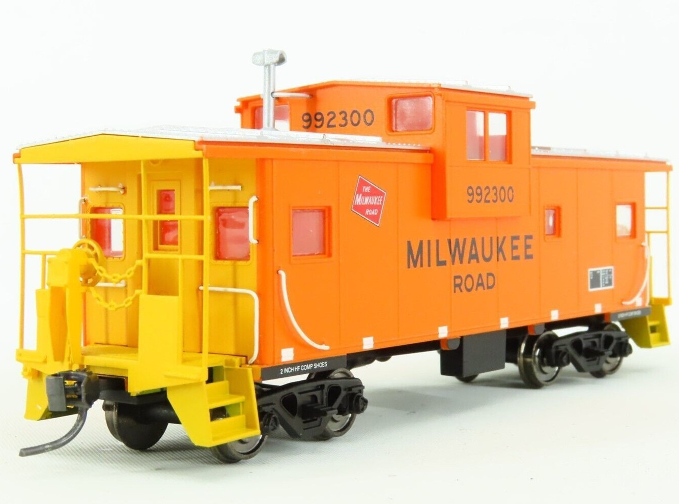 HO Milwaukee Road Extended Vision Caboose NIB NOS # 1916