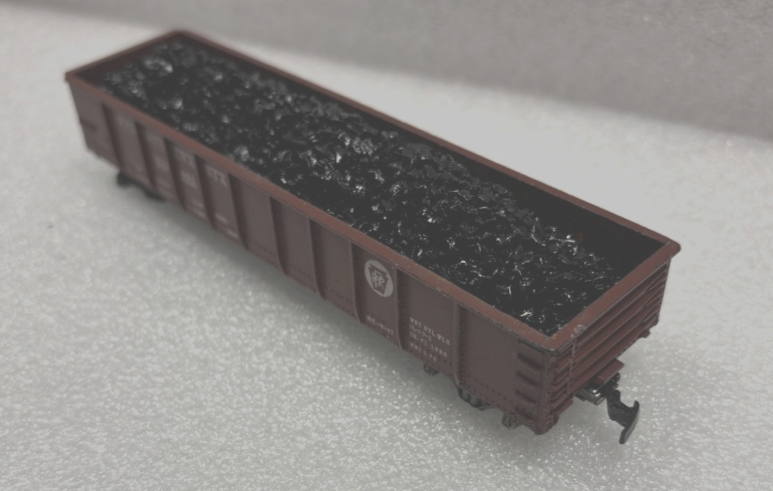 Mantua HO Scale Pennsylvania Rail Road Gondola Car #372401 w/hand made coal load