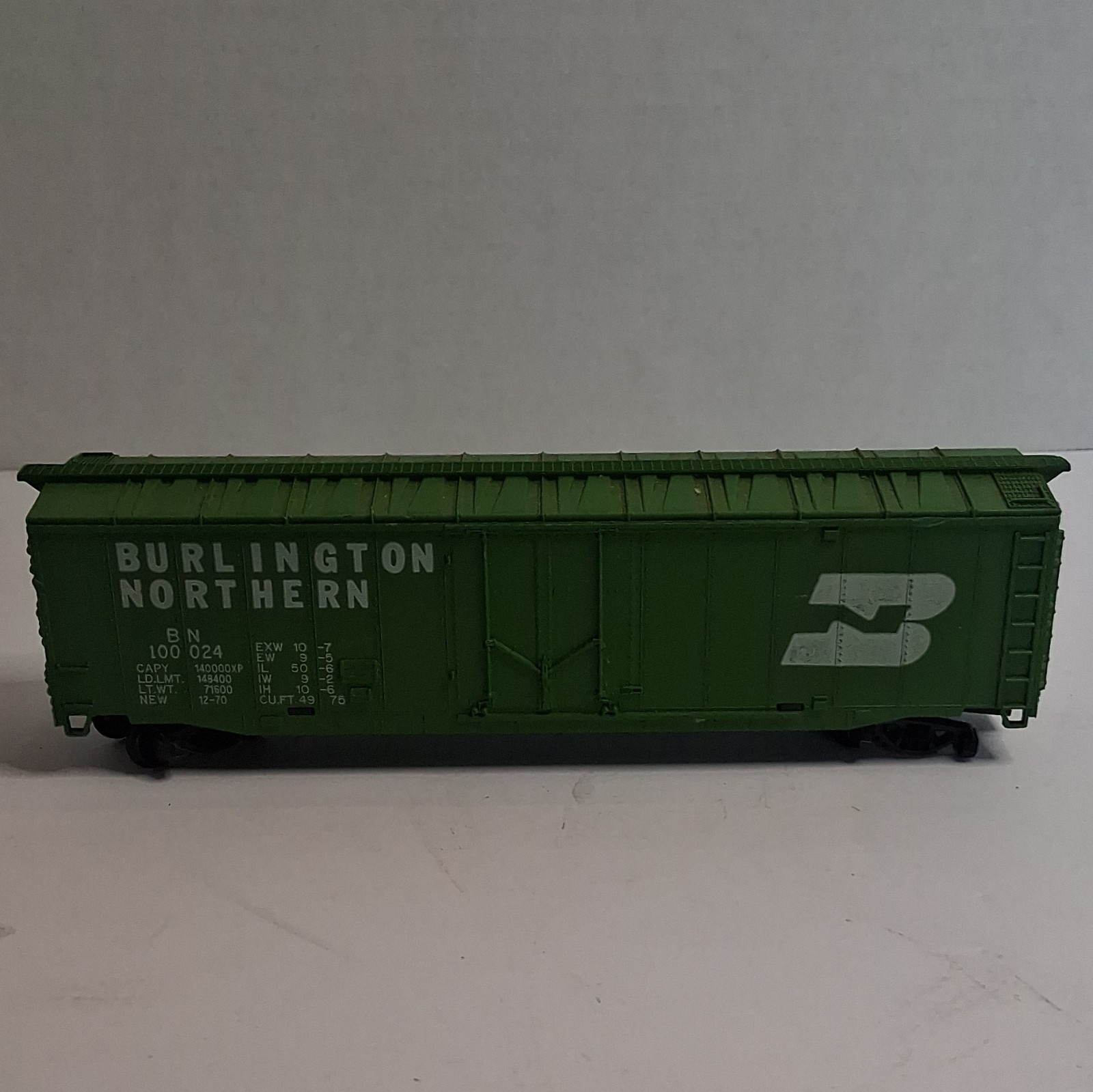 HO Analog Burlington Northern BN 100024 Green Plastic Box Car Ready to Go