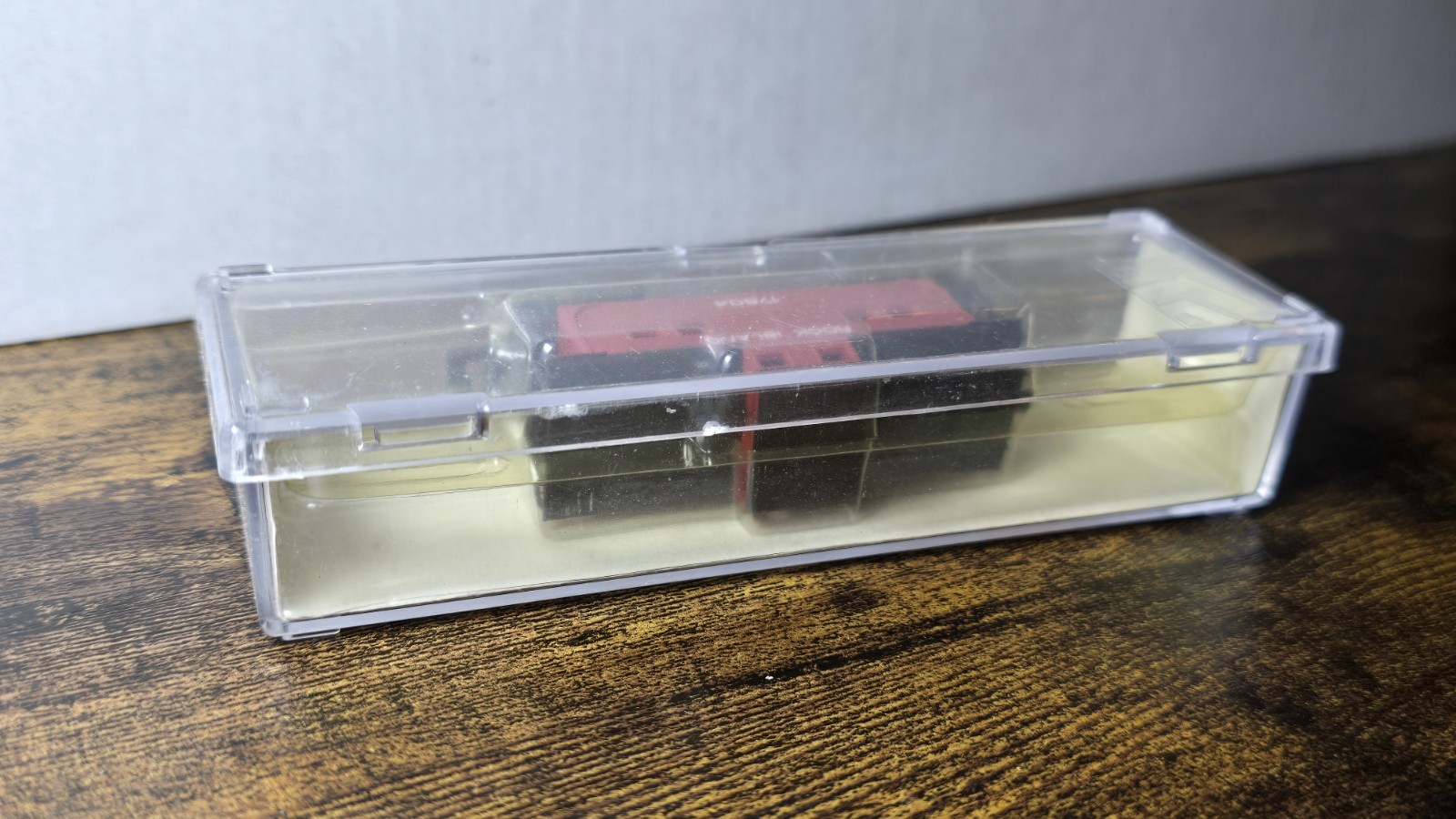 Life Like N Scale Rock Island Line RI Red Center Cupola Caboose 17054