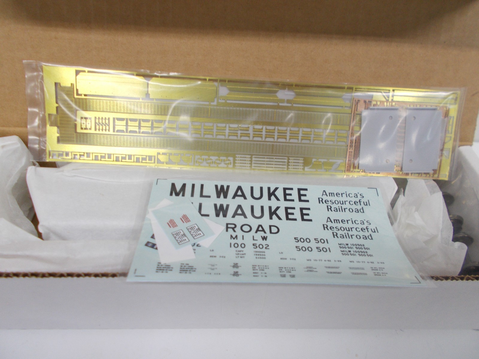 RAIL YARD MODELS # 107.9~MIL PULLMAN STANDARD PS-2CD COVERED HOPPER KIT~HO SCALE