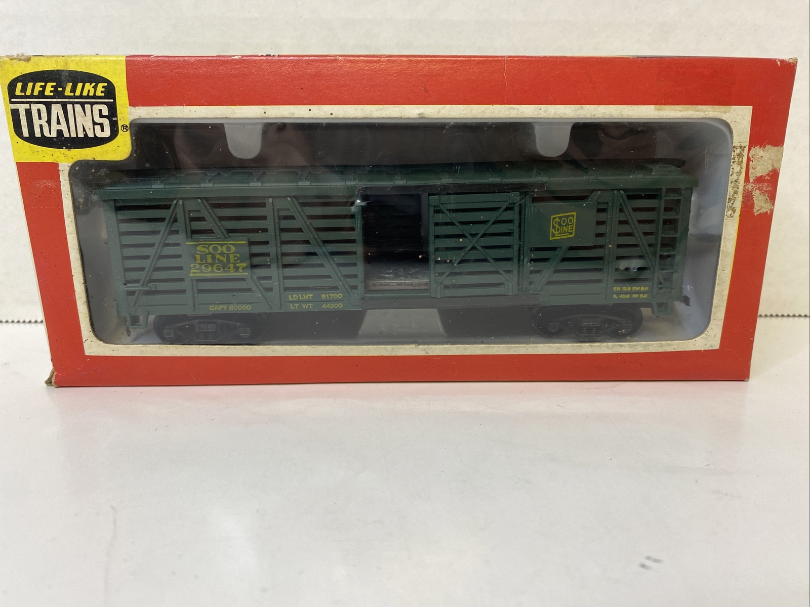 New HO Scale Life-Like, 40′ Stock Car, Soo Line, Green, #29647 BNOS/ Open Box