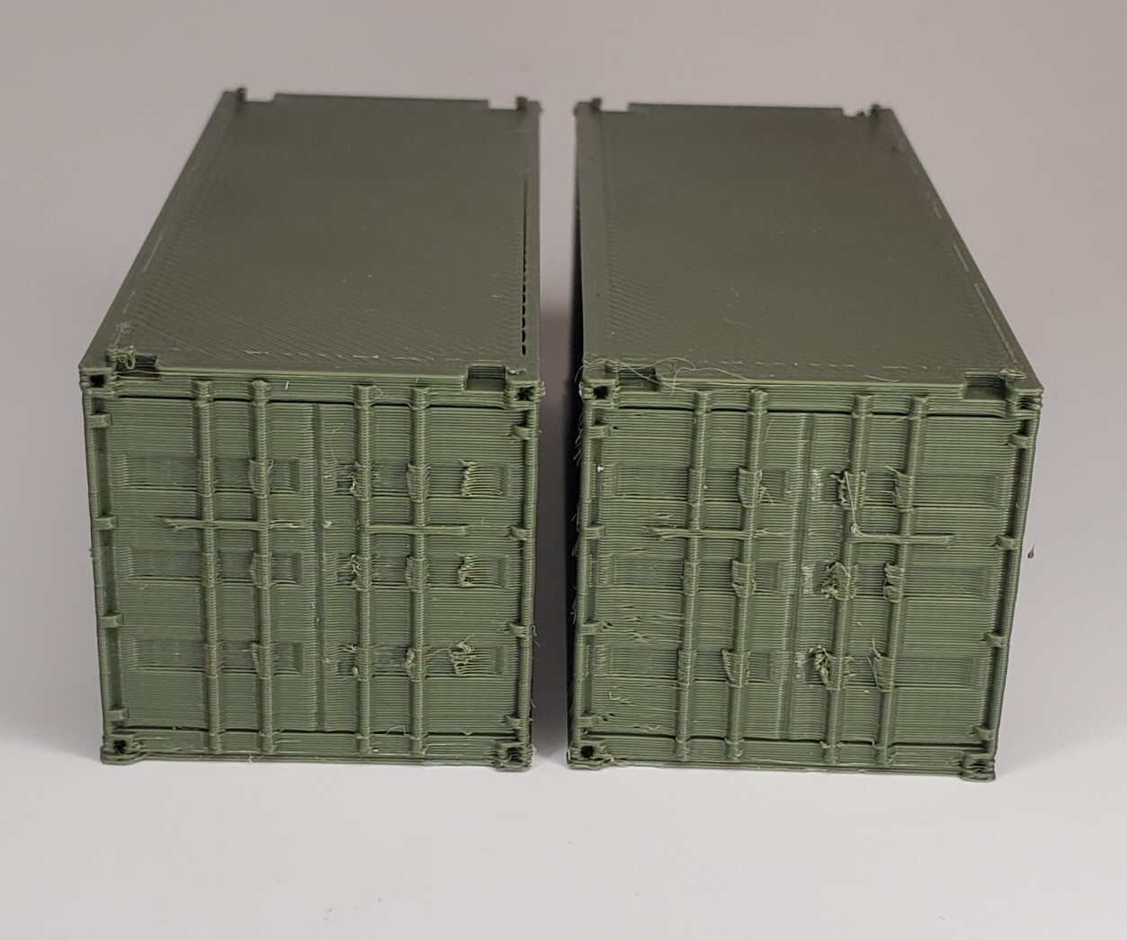 Set of 2 – HO Scale 20′ Ft Shipping Containers – Green – Train Freight Stacking