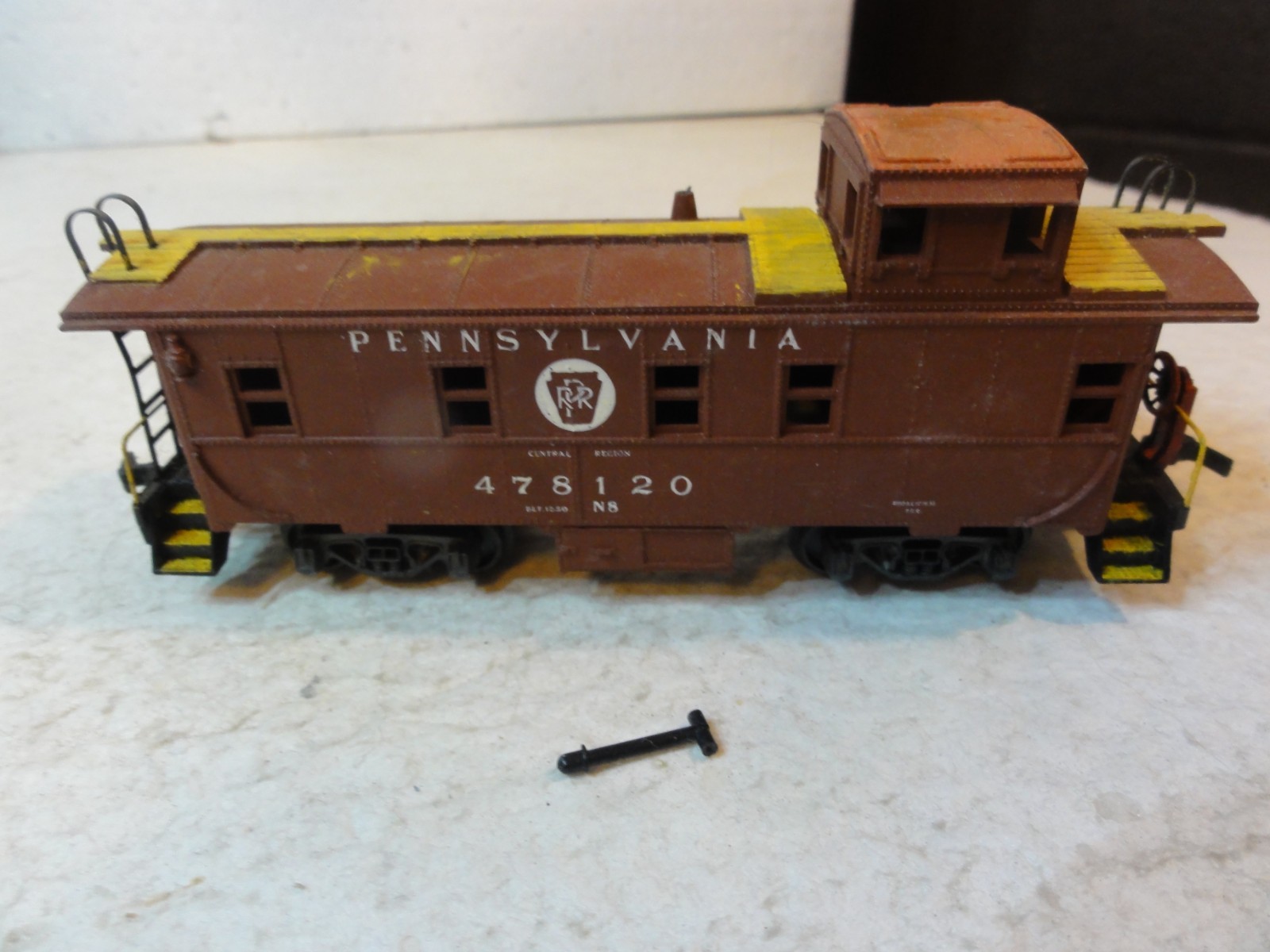 HO RIVAROSSI DETAILED PENNSY CABOOSE, STEEL LADDERS, HANDRAILS