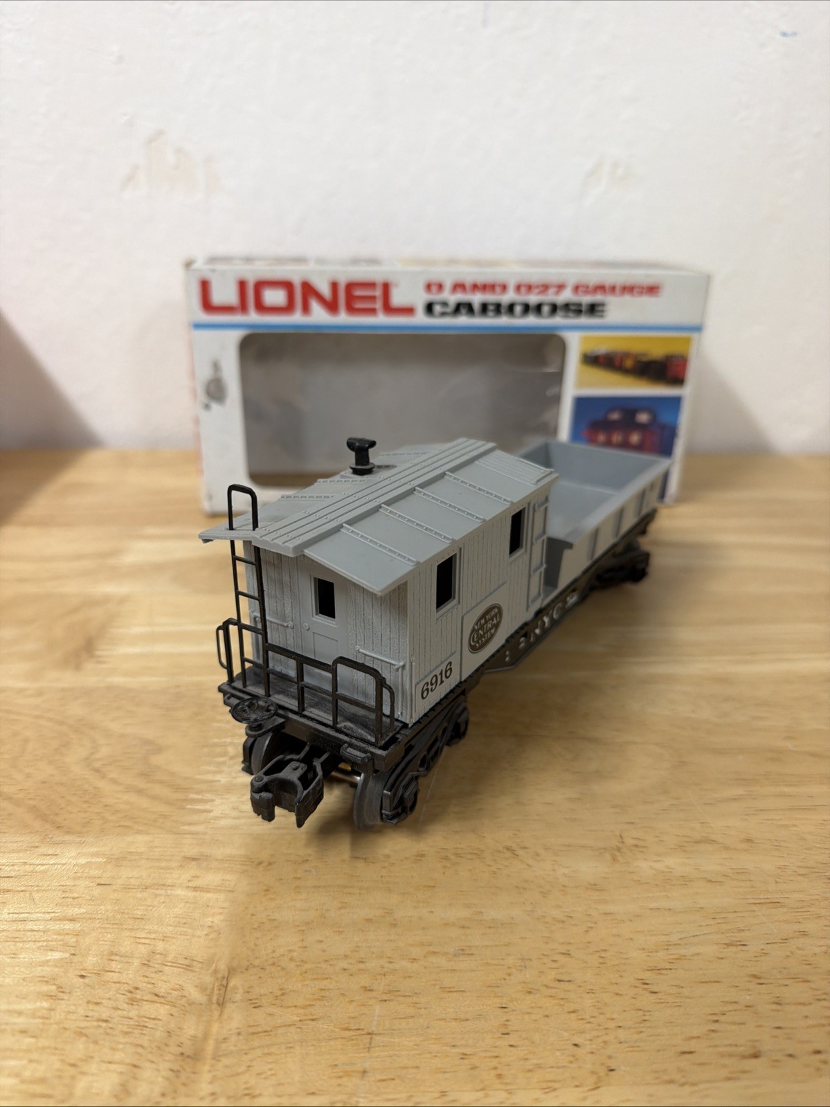 Lionel New York Central Caboose 6-6916 O and O27 Gauge With Box