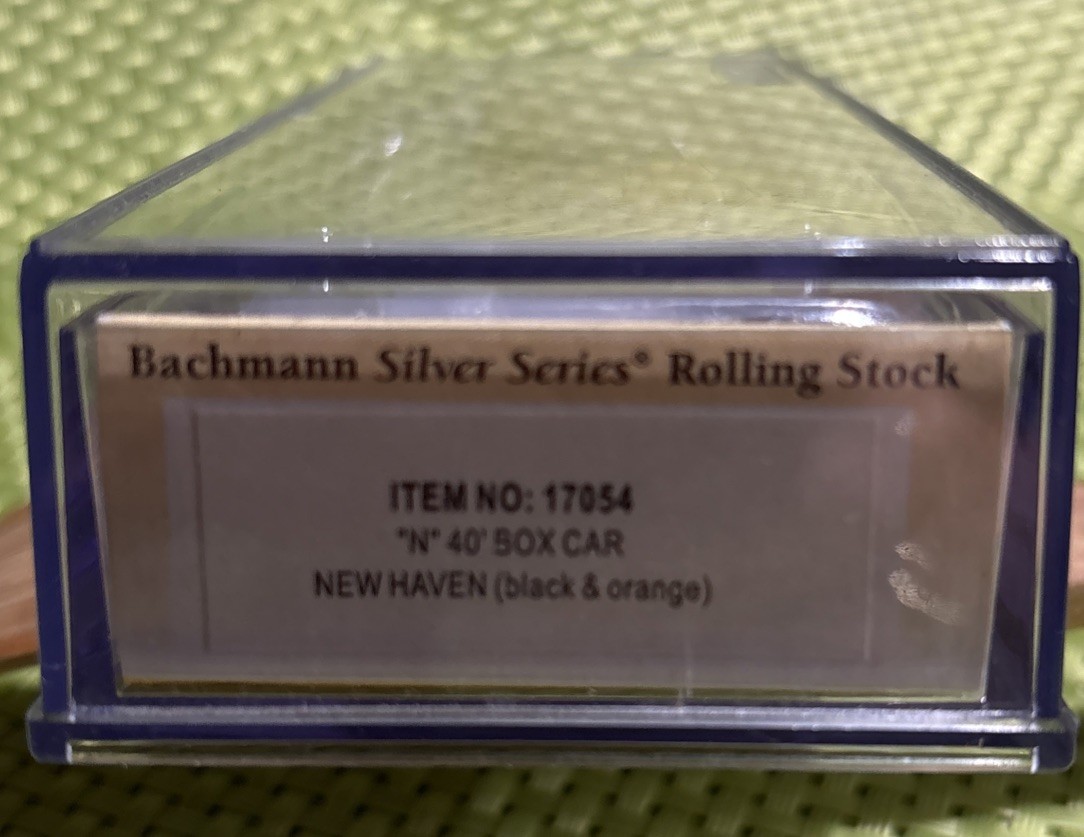 N SCALE BACHMANN 17054 40′ BOXCAR NEW HAVEN BLACK & ORANGE SCHEME D1