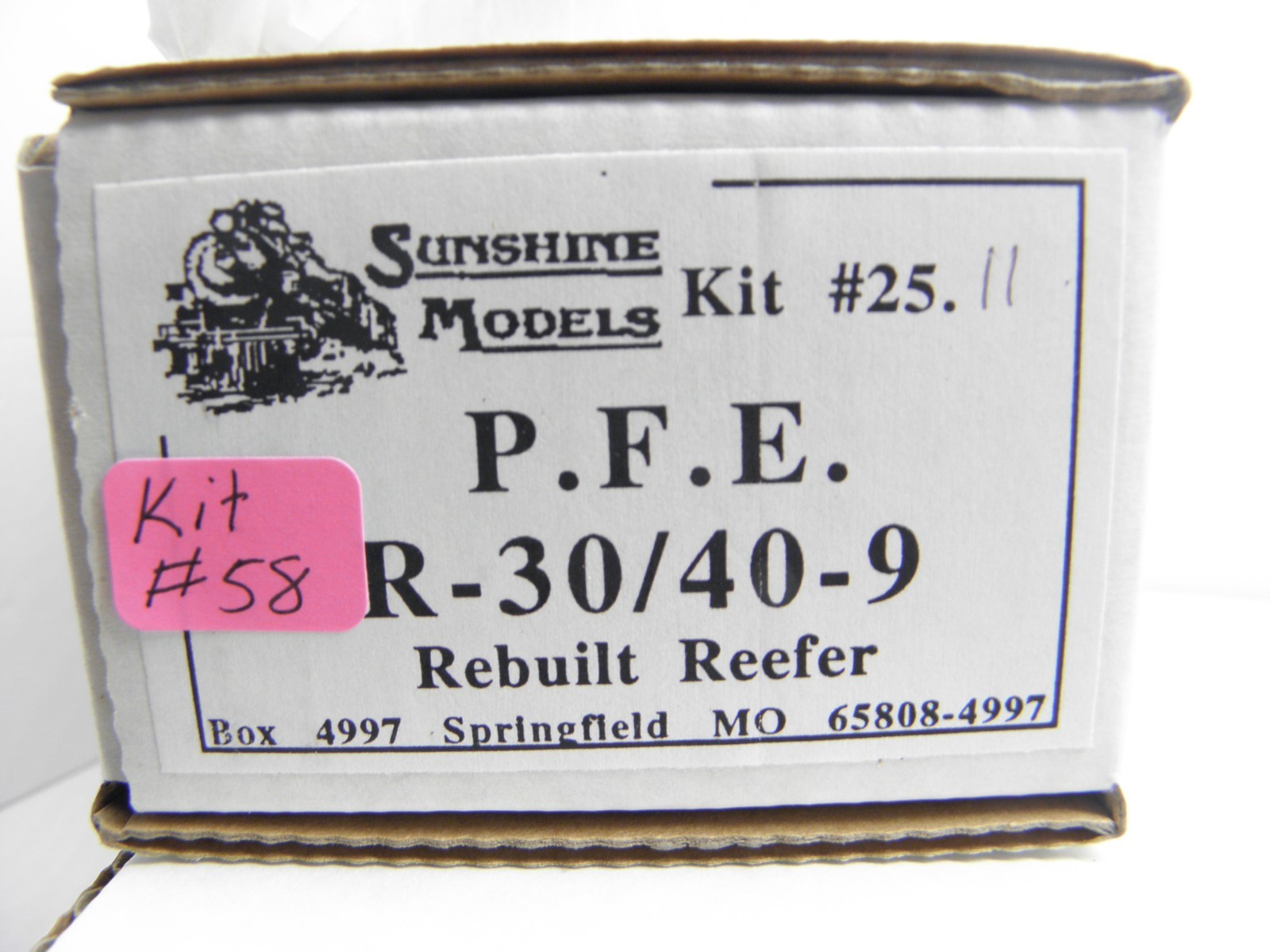SUNSHINE MODELS KIT #25.11 -P.F.E. R–30/40-9 REBUILT REEFER-HO RESIN KIT-LOT 58