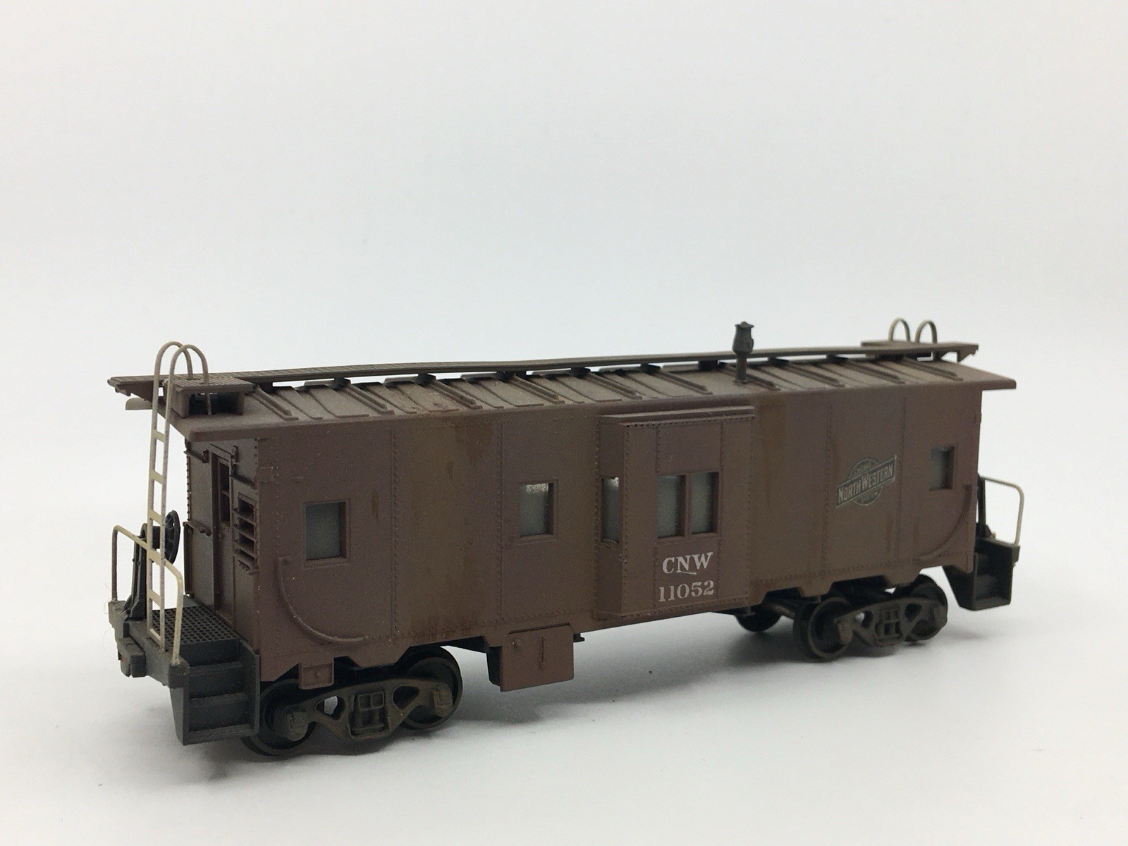 HO Athearn Chicago & North Western Bay Window Caboose CNW #11052 WEATHERED