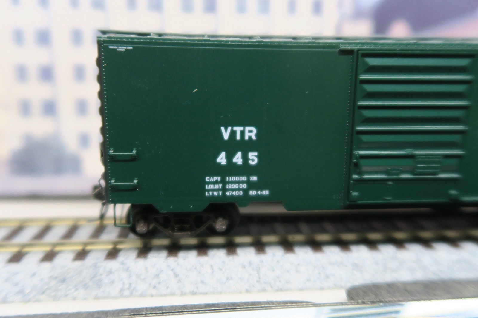 KADEE CARS HO SCALE #5222 VERMONT RAILWAY VTR 445 40′ PS-1 BOXCAR! 8′ DOOR!