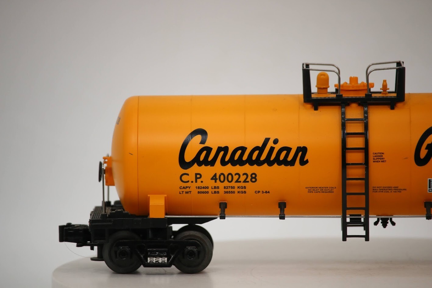 MTH 1984 O SCALE #400228 C.P. Canadian Pacific Yellow Single dome TANK CAR