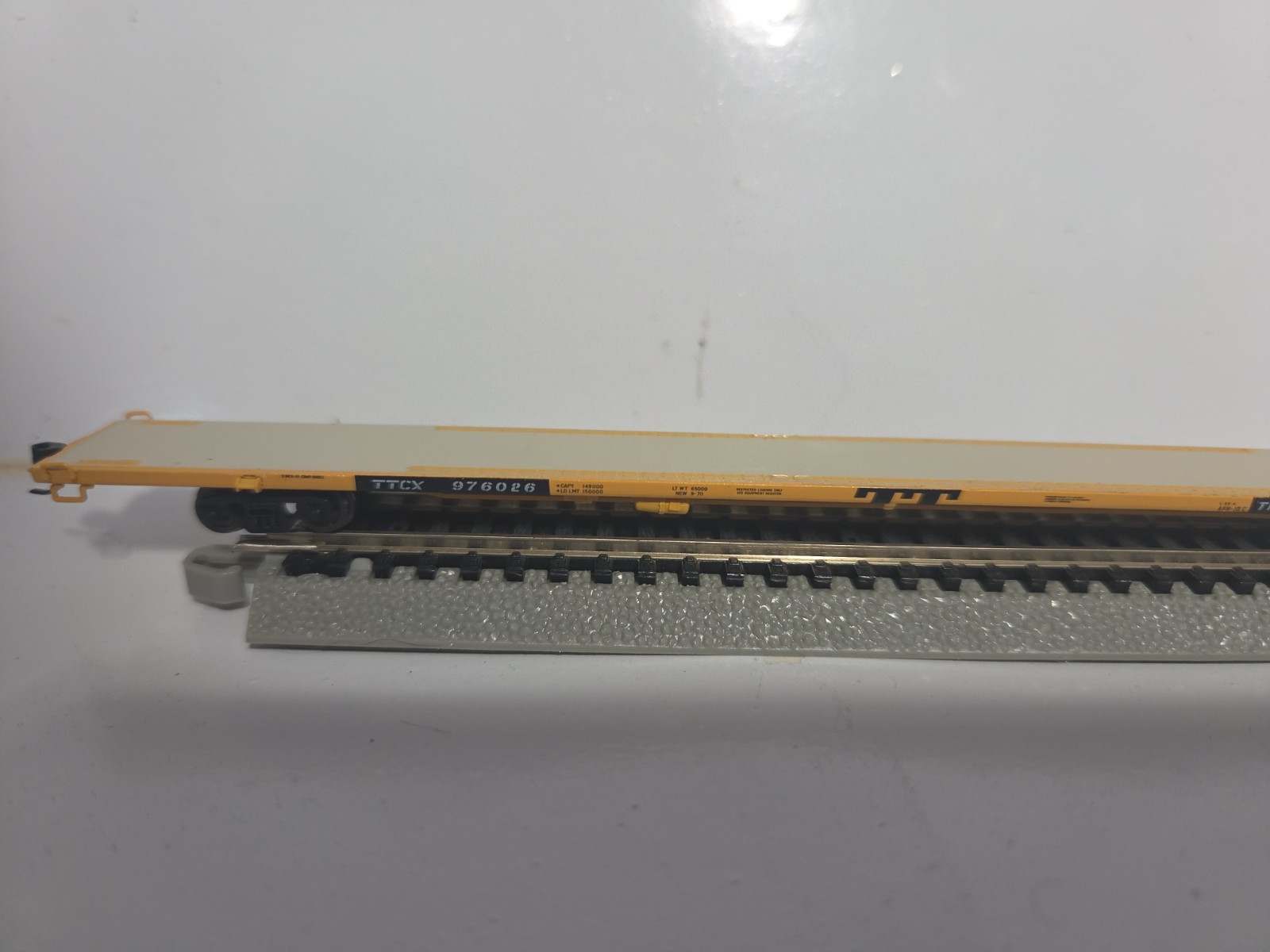 ATLAS N SCALE ACF 89′ 4″ FLAT CAR (CONTAINERS) TRAILER TRAIN (TTCX) #976026…